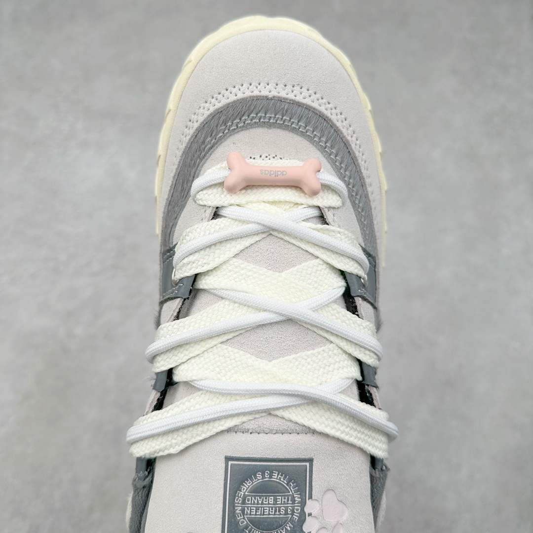 图片[4]-＃C版纯原 AD Originals Campus 00s 学院系列面包风经典复古低帮百搭休闲运动板鞋 JQ2612 原鞋开发 正确版型 市面唯一全鞋采用原厂头层SD皮料 正确宽版鞋盒 清洁度完美 诠释最高工艺 这次 Originals 选择了以经典复古鞋型 Campus 为蓝本打造全新面包鞋 这款鞋型联名不断 冠希当年对它更是钟爱有加 论牌面丝毫不输贝壳头、Forum 等大热鞋型 这次 Campus 一改 80 年代的瘦长造型 鞋舌、鞋身、鞋底甚至细节都变大了 营造出千禧年前后流行的面包鞋宽大廓形 因此鞋名改为 Campus 00s 鞋身采用绒面皮料搭配白色常规皮革 质感上还是延续了经典 Campus 的设计 鞋舌填充更加饱满 让鞋款整体看起来更加圆润 搭配上这款浅蓝配色 「蓝胖子」造型真的很可爱 鞋舌还加入了与以往 Campus 不同的全新三叶草 Logo 令造型更具千禧气息 鞋带也采用了加宽的设计 如果你不喜欢 这次还附送了传统鞋带可以替换 鞋底采用了米黄做旧设计 凸显鞋款的复古年代感 除了清新可人的浅蓝配色 还有一款酷灰配色 造型更加硬朗复古 而且相比浅蓝配色更加耐脏 尺码：36 36⅔ 37⅓ 38 38⅔ 39⅓ 40 40⅔ 41⅓ 42 42⅔ 43⅓ 44 44 ⅓ 45-选品中心