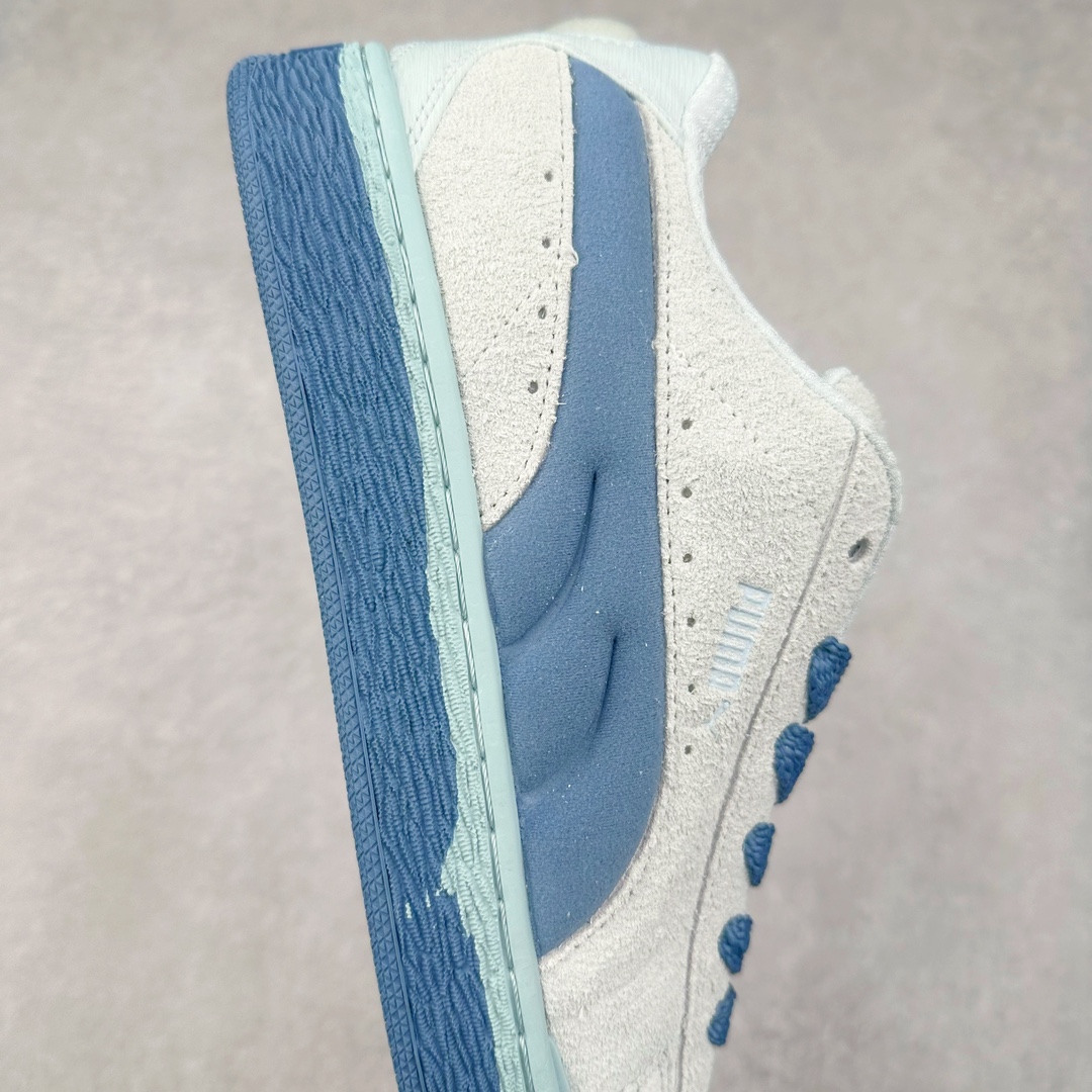 图片[6]-PUMA SUEDE XL 彪马新款面包鞋男女同款复古休闲板鞋 赠送一双鞋带 鞋身通体采用细腻的麂皮材质 厚实柔软 质感出众 鞋侧保留PUMA标志性跑道图案 侧面与后跟点缀金属色PUMA LOGO 兼具辨识度与细节感 加厚鞋垫、饱满鞋舌 搭配加宽扁形鞋带 使得穿着感更加贴合与舒适 值得一提的是 本季SUEDE XL鞋款以黑色、红色及蓝色最为瞩目 经典黑的配色 在低调之余可轻松驾驭任何潮流风格造型 而高饱和度的配色 则是当之无愧的早春出街利器。货号： 395205 尺码：36 37 37.5 38 38.5 39 40 40.5 41 42 42.5 43 44 45-选品中心