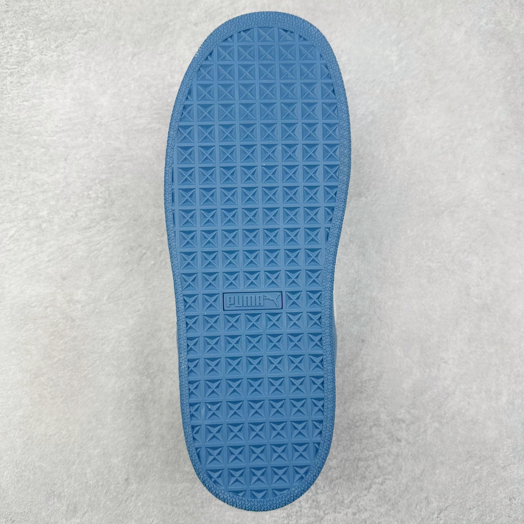 图片[9]-PUMA SUEDE XL 彪马新款面包鞋男女同款复古休闲板鞋 赠送一双鞋带 鞋身通体采用细腻的麂皮材质 厚实柔软 质感出众 鞋侧保留PUMA标志性跑道图案 侧面与后跟点缀金属色PUMA LOGO 兼具辨识度与细节感 加厚鞋垫、饱满鞋舌 搭配加宽扁形鞋带 使得穿着感更加贴合与舒适 值得一提的是 本季SUEDE XL鞋款以黑色、红色及蓝色最为瞩目 经典黑的配色 在低调之余可轻松驾驭任何潮流风格造型 而高饱和度的配色 则是当之无愧的早春出街利器。货号： 395205 尺码：36 37 37.5 38 38.5 39 40 40.5 41 42 42.5 43 44 45-选品中心