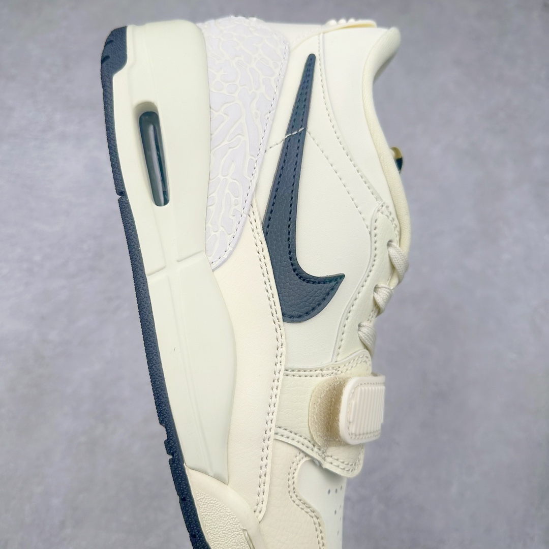 图片[6]-＃PB Air Jordan Legacy AJ312 Low 低帮复古篮球鞋 HV1807-101 市场最强独一档产物 全套原纸板楦头开发 原厂大底磨具加持立体防滑纹理 原档数据后跟TPU子母扣魔术贴 原装可视Air Sole气垫 原汁原味最完美的312代版型 唯一正确鞋头趴度弧度高度鞋身腰线 进口港宝加持 后跟自然饱满 全鞋荧光划线卡点 追求极致完美 每一双都是工艺品 多重QC质检 超越公司货的品控标准 实实在在的免检产品 鞋身采用了皮革材质打造 横跨鞋面的魔术贴十分吸睛 侧面的Swoosh Logo的一部分被鞋面遮挡了一部分 颇具玩味 魔术贴上标有NK标识 而鞋舌上是Jordan的经典红色飞翼Logo 后跟和鞋底均采用了AJ3的设计 后跟上同样也使用了经典的爆裂纹图案 尺码：36 36.5 37.5 38 38.5 39 40 40.5 41 42 42.5 43 44 44.5 45 46 47.5-选品中心