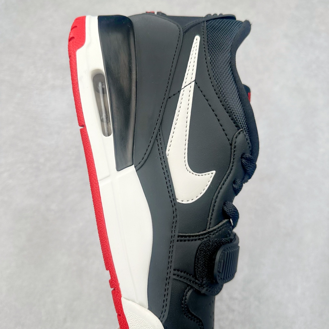 图片[6]-＃PB Air Jordan Legacy AJ312 Low 低帮复古篮球鞋 HJ9029-010 市场最强独一档产物 全套原纸板楦头开发 原厂大底磨具加持立体防滑纹理 原档数据后跟TPU子母扣魔术贴 原装可视Air Sole气垫 原汁原味最完美的312代版型 唯一正确鞋头趴度弧度高度鞋身腰线 进口港宝加持 后跟自然饱满 全鞋荧光划线卡点 追求极致完美 每一双都是工艺品 多重QC质检 超越公司货的品控标准 实实在在的免检产品 鞋身采用了皮革材质打造 横跨鞋面的魔术贴十分吸睛 侧面的Swoosh Logo的一部分被鞋面遮挡了一部分 颇具玩味 魔术贴上标有NK标识 而鞋舌上是Jordan的经典红色飞翼Logo 后跟和鞋底均采用了AJ3的设计 后跟上同样也使用了经典的爆裂纹图案 尺码：36 36.5 37.5 38 38.5 39 40 40.5 41 42 42.5 43 44 44.5 45 46 47.5-选品中心