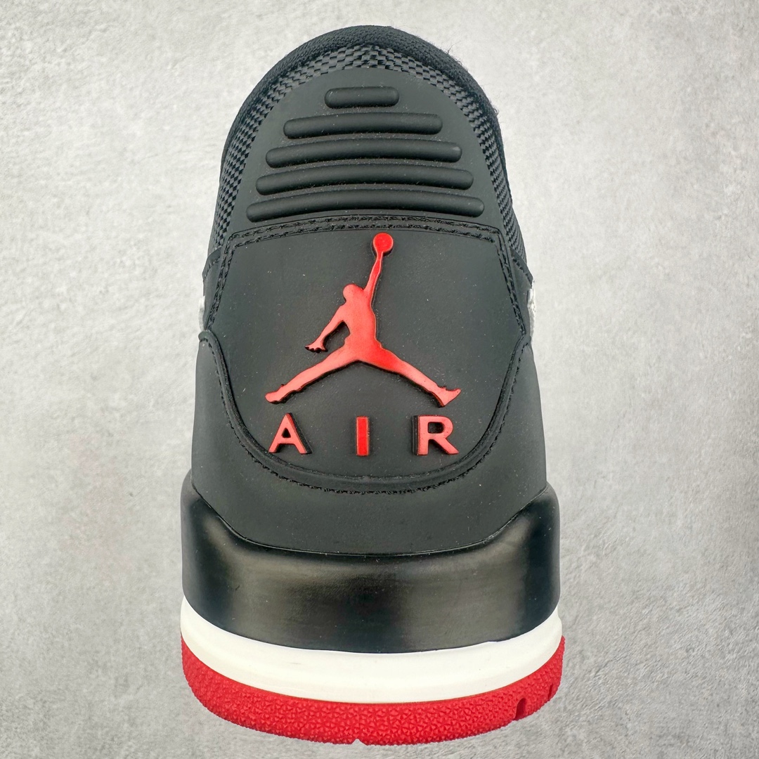 图片[8]-＃PB Air Jordan Legacy AJ312 Low 低帮复古篮球鞋 HJ9029-010 市场最强独一档产物 全套原纸板楦头开发 原厂大底磨具加持立体防滑纹理 原档数据后跟TPU子母扣魔术贴 原装可视Air Sole气垫 原汁原味最完美的312代版型 唯一正确鞋头趴度弧度高度鞋身腰线 进口港宝加持 后跟自然饱满 全鞋荧光划线卡点 追求极致完美 每一双都是工艺品 多重QC质检 超越公司货的品控标准 实实在在的免检产品 鞋身采用了皮革材质打造 横跨鞋面的魔术贴十分吸睛 侧面的Swoosh Logo的一部分被鞋面遮挡了一部分 颇具玩味 魔术贴上标有NK标识 而鞋舌上是Jordan的经典红色飞翼Logo 后跟和鞋底均采用了AJ3的设计 后跟上同样也使用了经典的爆裂纹图案 尺码：36 36.5 37.5 38 38.5 39 40 40.5 41 42 42.5 43 44 44.5 45 46 47.5-选品中心