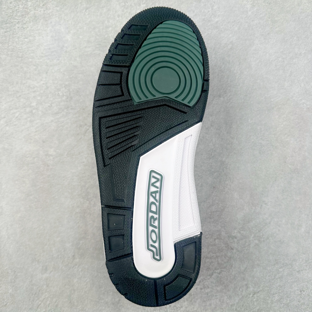 图片[9]-＃PB Air Jordan Legacy AJ312 Low 低帮复古篮球鞋 CD9054-131 市场最强独一档产物 全套原纸板楦头开发 原厂大底磨具加持立体防滑纹理 原档数据后跟TPU子母扣魔术贴 原装可视Air Sole气垫 原汁原味最完美的312代版型 唯一正确鞋头趴度弧度高度鞋身腰线 进口港宝加持 后跟自然饱满 全鞋荧光划线卡点 追求极致完美 每一双都是工艺品 多重QC质检 超越公司货的品控标准 实实在在的免检产品 鞋身采用了皮革材质打造 横跨鞋面的魔术贴十分吸睛 侧面的Swoosh Logo的一部分被鞋面遮挡了一部分 颇具玩味 魔术贴上标有NK标识 而鞋舌上是Jordan的经典红色飞翼Logo 后跟和鞋底均采用了AJ3的设计 后跟上同样也使用了经典的爆裂纹图案 尺码：36 36.5 37.5 38 38.5 39 40 40.5 41 42 42.5 43 44 44.5 45 46 47.5-选品中心