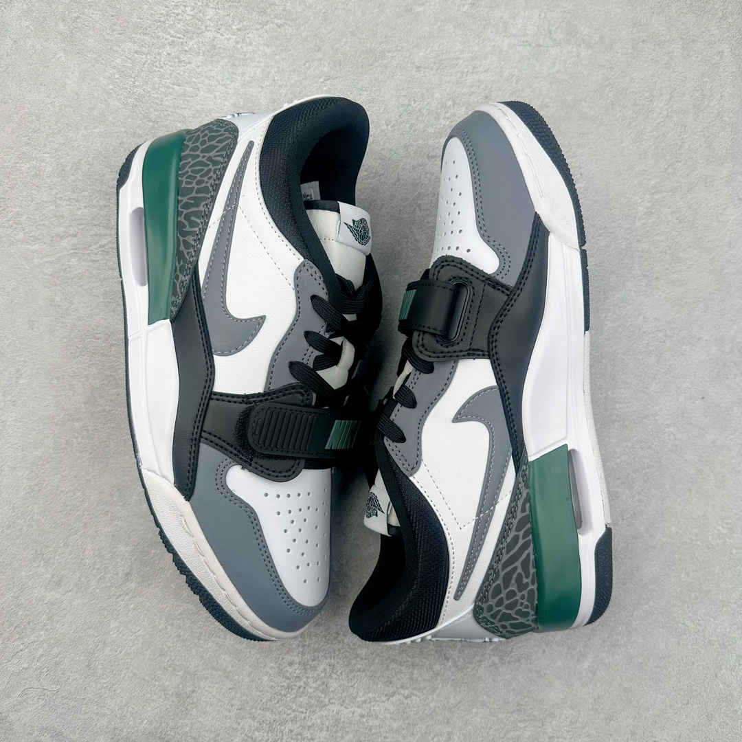 图片[3]-＃PB Air Jordan Legacy AJ312 Low 低帮复古篮球鞋 CD9054-131 市场最强独一档产物 全套原纸板楦头开发 原厂大底磨具加持立体防滑纹理 原档数据后跟TPU子母扣魔术贴 原装可视Air Sole气垫 原汁原味最完美的312代版型 唯一正确鞋头趴度弧度高度鞋身腰线 进口港宝加持 后跟自然饱满 全鞋荧光划线卡点 追求极致完美 每一双都是工艺品 多重QC质检 超越公司货的品控标准 实实在在的免检产品 鞋身采用了皮革材质打造 横跨鞋面的魔术贴十分吸睛 侧面的Swoosh Logo的一部分被鞋面遮挡了一部分 颇具玩味 魔术贴上标有NK标识 而鞋舌上是Jordan的经典红色飞翼Logo 后跟和鞋底均采用了AJ3的设计 后跟上同样也使用了经典的爆裂纹图案 尺码：36 36.5 37.5 38 38.5 39 40 40.5 41 42 42.5 43 44 44.5 45 46 47.5-选品中心