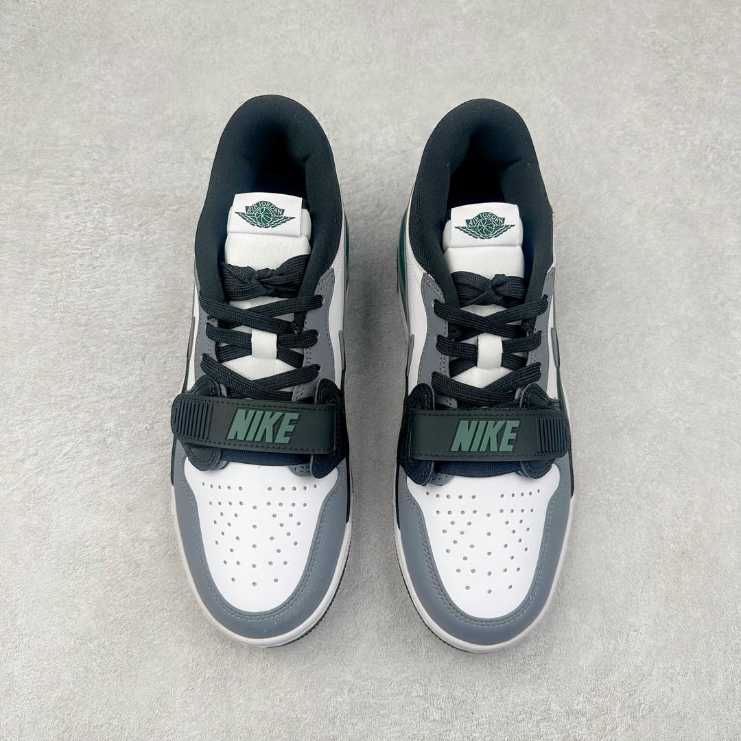 图片[2]-＃PB Air Jordan Legacy AJ312 Low 低帮复古篮球鞋 CD9054-131 市场最强独一档产物 全套原纸板楦头开发 原厂大底磨具加持立体防滑纹理 原档数据后跟TPU子母扣魔术贴 原装可视Air Sole气垫 原汁原味最完美的312代版型 唯一正确鞋头趴度弧度高度鞋身腰线 进口港宝加持 后跟自然饱满 全鞋荧光划线卡点 追求极致完美 每一双都是工艺品 多重QC质检 超越公司货的品控标准 实实在在的免检产品 鞋身采用了皮革材质打造 横跨鞋面的魔术贴十分吸睛 侧面的Swoosh Logo的一部分被鞋面遮挡了一部分 颇具玩味 魔术贴上标有NK标识 而鞋舌上是Jordan的经典红色飞翼Logo 后跟和鞋底均采用了AJ3的设计 后跟上同样也使用了经典的爆裂纹图案 尺码：36 36.5 37.5 38 38.5 39 40 40.5 41 42 42.5 43 44 44.5 45 46 47.5-选品中心