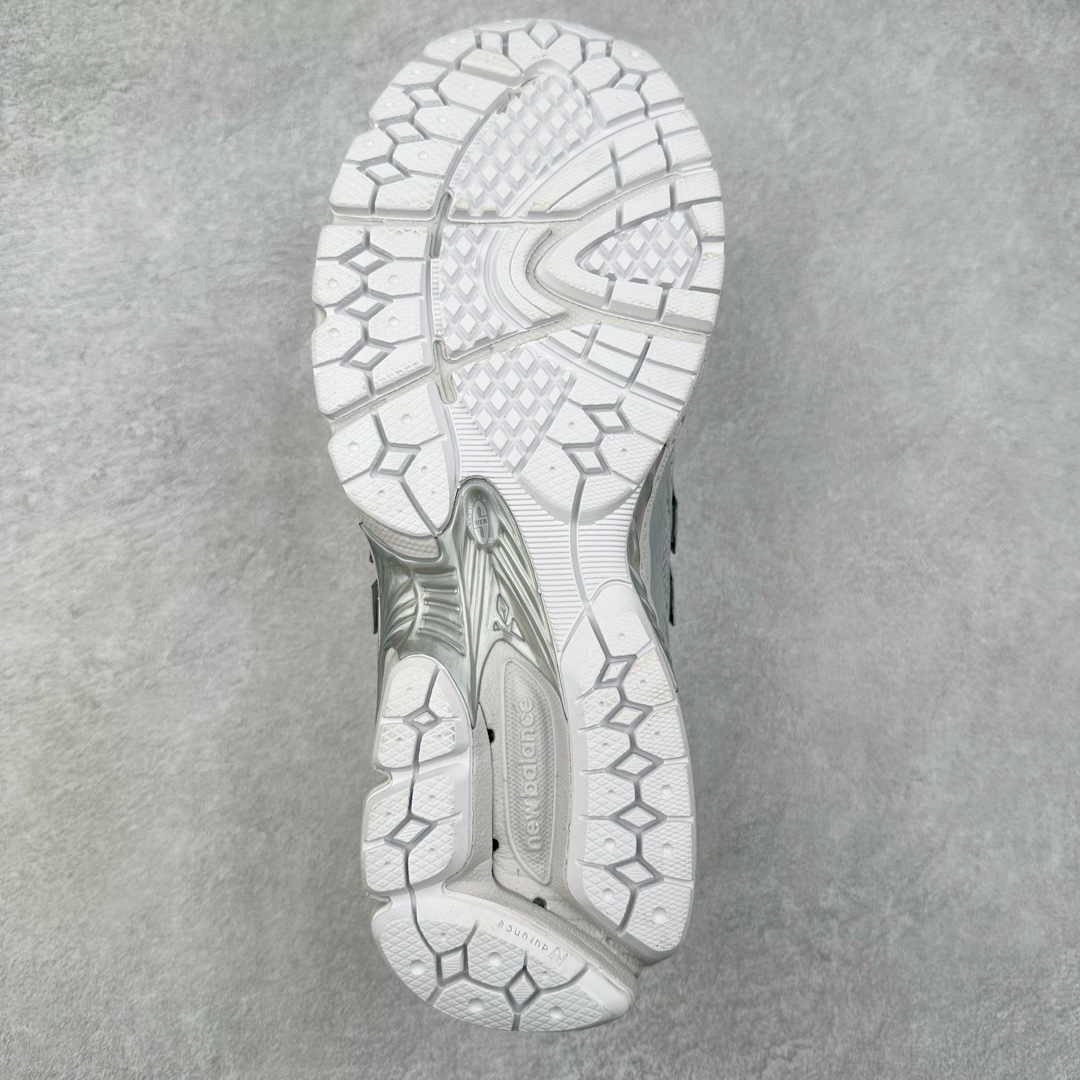 图片[9]-New Balance M1906R NB新百伦系列复古老爹风休闲运动慢跑鞋 采用轻质牛剖革拼接透气网眼衬垫织物鞋面材质 T-Beam大底提供足步弓支撑 保持步态稳定#后跟搭载外露缓震胶 鞋身整体以各种深浅不一的灰色覆盖 鞋头以淡蓝色调装饰，网眼衬垫通过不规律的色块实现做旧的美感 泛黄的鞋底更是进一步增添了复古气息 尺码：36 37 37.5 38 38.5 39.5 40 40.5 41.5 42 42.5 43 44 45-选品中心