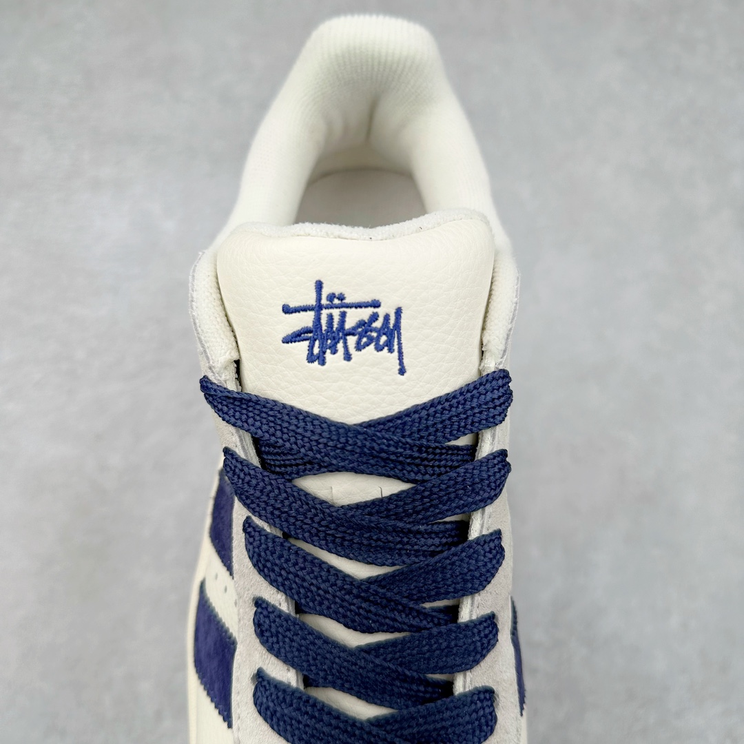 图片[5]-AD Originals Campus 00s 学院系列面包风经典复古低帮百搭休闲运动板鞋 LJ5102 原鞋开发 正确版型 市面唯一全鞋采用原厂头层SD皮料 正确宽版鞋盒 清洁度完美 诠释最高工艺 这次 Originals 选择了以经典复古鞋型 Campus 为蓝本打造全新面包鞋 这款鞋型联名不断 冠希当年对它更是钟爱有加 论牌面丝毫不输贝壳头、Forum 等大热鞋型 这次 Campus 一改 80 年代的瘦长造型 鞋舌、鞋身、鞋底甚至细节都变大了 营造出千禧年前后流行的面包鞋宽大廓形 因此鞋名改为 Campus 00s 鞋身采用绒面皮料搭配白色常规皮革 质感上还是延续了经典 Campus 的设计 鞋舌填充更加饱满 让鞋款整体看起来更加圆润 搭配上这款浅蓝配色 「蓝胖子」造型真的很可爱 鞋舌还加入了与以往 Campus 不同的全新三叶草 Logo 令造型更具千禧气息 鞋带也采用了加宽的设计 如果你不喜欢 这次还附送了传统鞋带可以替换 鞋底采用了米黄做旧设计 凸显鞋款的复古年代感 除了清新可人的浅蓝配色 还有一款酷灰配色 造型更加硬朗复古 而且相比浅蓝配色更加耐脏 尺码：36 36⅔ 37⅓ 38 38⅔ 39⅓ 40 40⅔ 41⅓ 42 42⅔ 43⅓ 44 44 ⅓ 45-选品中心