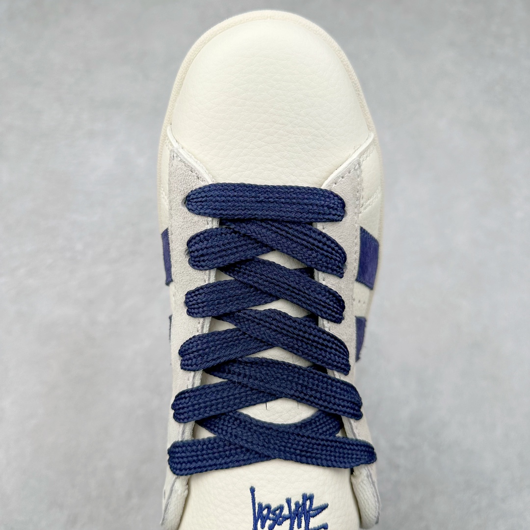 图片[4]-AD Originals Campus 00s 学院系列面包风经典复古低帮百搭休闲运动板鞋 LJ5102 原鞋开发 正确版型 市面唯一全鞋采用原厂头层SD皮料 正确宽版鞋盒 清洁度完美 诠释最高工艺 这次 Originals 选择了以经典复古鞋型 Campus 为蓝本打造全新面包鞋 这款鞋型联名不断 冠希当年对它更是钟爱有加 论牌面丝毫不输贝壳头、Forum 等大热鞋型 这次 Campus 一改 80 年代的瘦长造型 鞋舌、鞋身、鞋底甚至细节都变大了 营造出千禧年前后流行的面包鞋宽大廓形 因此鞋名改为 Campus 00s 鞋身采用绒面皮料搭配白色常规皮革 质感上还是延续了经典 Campus 的设计 鞋舌填充更加饱满 让鞋款整体看起来更加圆润 搭配上这款浅蓝配色 「蓝胖子」造型真的很可爱 鞋舌还加入了与以往 Campus 不同的全新三叶草 Logo 令造型更具千禧气息 鞋带也采用了加宽的设计 如果你不喜欢 这次还附送了传统鞋带可以替换 鞋底采用了米黄做旧设计 凸显鞋款的复古年代感 除了清新可人的浅蓝配色 还有一款酷灰配色 造型更加硬朗复古 而且相比浅蓝配色更加耐脏 尺码：36 36⅔ 37⅓ 38 38⅔ 39⅓ 40 40⅔ 41⅓ 42 42⅔ 43⅓ 44 44 ⅓ 45-选品中心