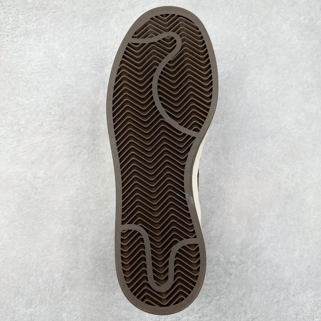 图片[9]-AD Originals Campus 00s 学院系列面包风经典复古低帮百搭休闲运动板鞋 LJ5100 原鞋开发 正确版型 市面唯一全鞋采用原厂头层SD皮料 正确宽版鞋盒 清洁度完美 诠释最高工艺 这次 Originals 选择了以经典复古鞋型 Campus 为蓝本打造全新面包鞋 这款鞋型联名不断 冠希当年对它更是钟爱有加 论牌面丝毫不输贝壳头、Forum 等大热鞋型 这次 Campus 一改 80 年代的瘦长造型 鞋舌、鞋身、鞋底甚至细节都变大了 营造出千禧年前后流行的面包鞋宽大廓形 因此鞋名改为 Campus 00s 鞋身采用绒面皮料搭配白色常规皮革 质感上还是延续了经典 Campus 的设计 鞋舌填充更加饱满 让鞋款整体看起来更加圆润 搭配上这款浅蓝配色 「蓝胖子」造型真的很可爱 鞋舌还加入了与以往 Campus 不同的全新三叶草 Logo 令造型更具千禧气息 鞋带也采用了加宽的设计 如果你不喜欢 这次还附送了传统鞋带可以替换 鞋底采用了米黄做旧设计 凸显鞋款的复古年代感 除了清新可人的浅蓝配色 还有一款酷灰配色 造型更加硬朗复古 而且相比浅蓝配色更加耐脏 尺码：36 36⅔ 37⅓ 38 38⅔ 39⅓ 40 40⅔ 41⅓ 42 42⅔ 43⅓ 44 44 ⅓ 45-选品中心