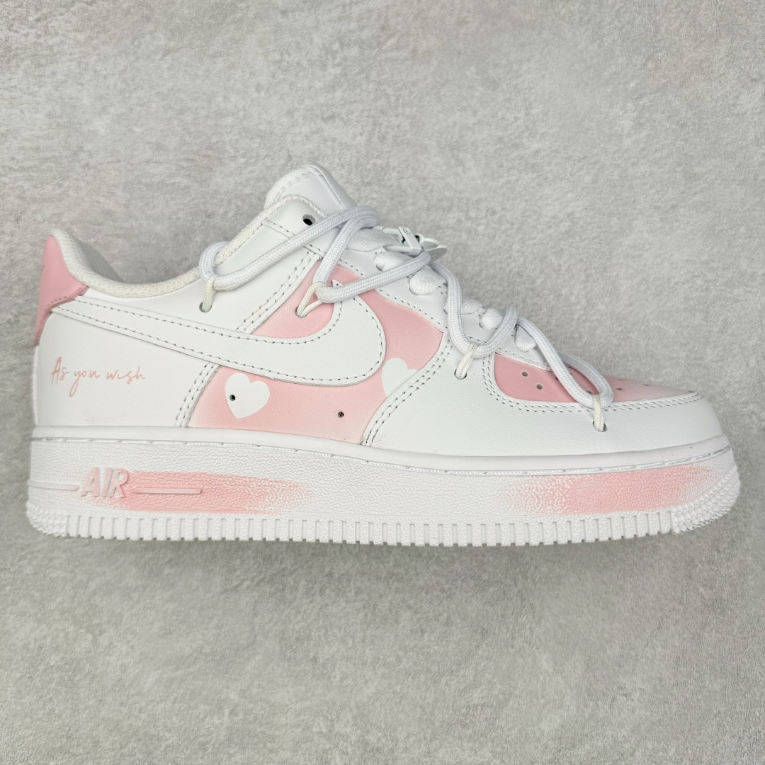 NK Air Force 1´07 Low 空军一号低帮百搭休闲运动板鞋 ZH0316-052 柔软、弹性十足的缓震性能和出色的中底设计 横跨复古与现代的外型结合 造就出风靡全球 三十多年的Force 1 直到今天还深受青睐 尺码：36 36.5 37.5 38 38.5 39 40 40.5 41 42 42.5 43 44 44.5 45-选品中心