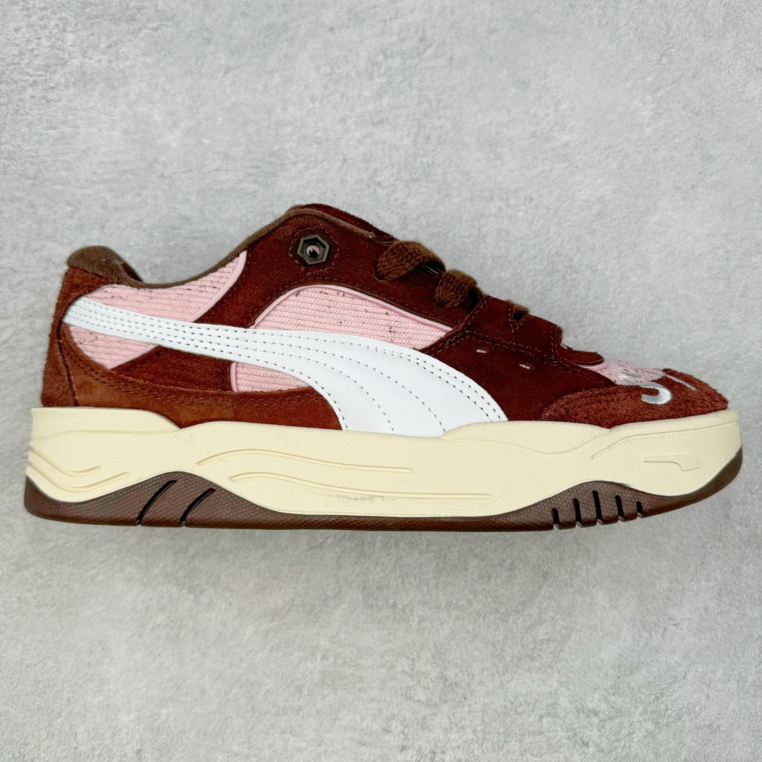 PUMA 180 Night Rider 彪马 防滑耐磨低帮休闲板鞋 设计灵感源自90及00一代的滑板运动文化 简约又不失设计巧思的帅气风格让它轻松驾驭日常休闲或滑板场合 运动兼具匠心 细节彰显品质 衬垫边缘以提供支撑和灵活性 强化鞋头以承受持续的磨损 耐磨性强 稳定性高 抓地更牢 不易打滑 货号： 394873 尺码： 35 36 36.5 37.5 38 38.5 39 40 40.5 41 42 42.5 43 44 45-选品中心