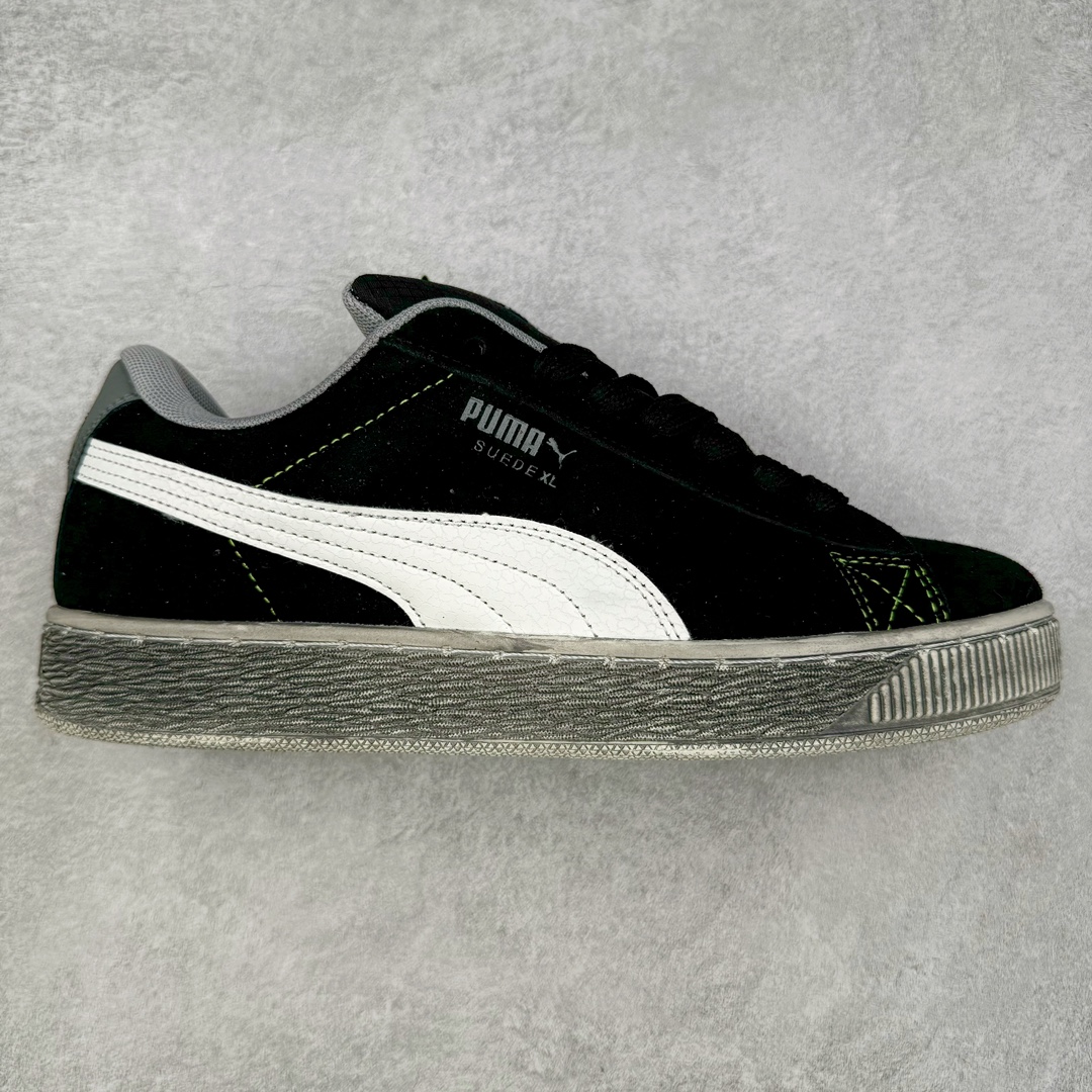 图片[3]-PUMA SUEDE XL 彪马新款面包鞋男女同款复古休闲板鞋 赠送一双鞋带 鞋身通体采用细腻的麂皮材质 厚实柔软 质感出众 鞋侧保留PUMA标志性跑道图案 侧面与后跟点缀金属色PUMA LOGO 兼具辨识度与细节感 加厚鞋垫、饱满鞋舌 搭配加宽扁形鞋带 使得穿着感更加贴合与舒适 值得一提的是 本季SUEDE XL鞋款以黑色、红色及蓝色最为瞩目 经典黑的配色 在低调之余可轻松驾驭任何潮流风格造型 而高饱和度的配色 则是当之无愧的早春出街利器。货号： 395205 尺码：36 37 37.5 38 38.5 39 40 40.5 41 42 42.5 43 44 45-选品中心