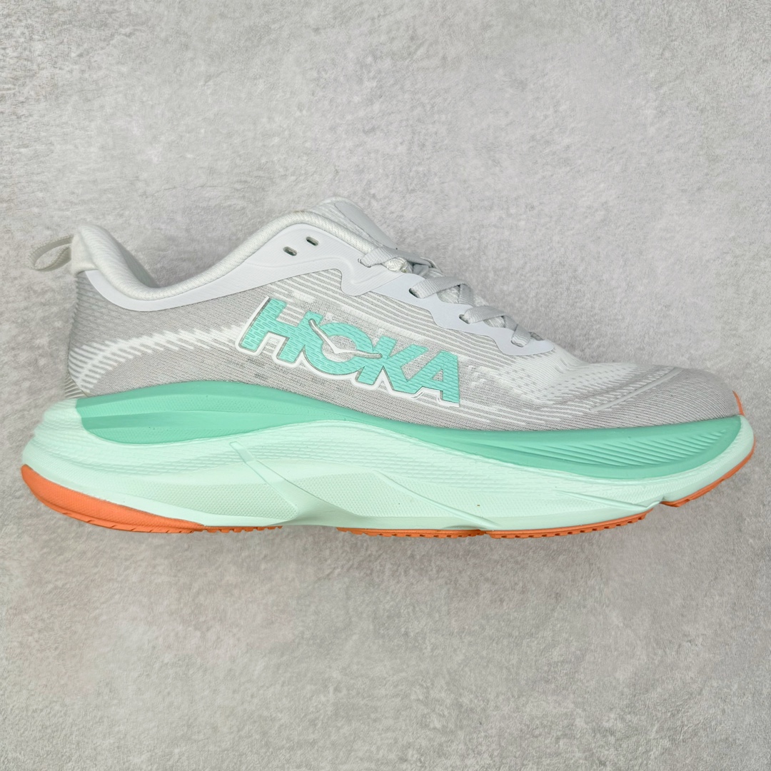 HOKA ONE ONE Clifton 克里夫顿10代专业性能减震公路跑步鞋 轻盈透气的针织网面和纱线的使用让鞋面更挺拔 增强鞋面的强度和支撑性能 搭配柔软的鞋舌 让双脚在舒适包裹中跑的更加畅快 全新泡棉中底 柔软的同时增强回弹性能 为不同跑者提供更平稳流畅的脚感 带来全面的缓冲保护 根据人体工程学设计的延长拉襟 后跟处弹软的海绵填充舒适固定 避免掉跟和摩擦 相比上一代光滑的内衬 Clifton 9的内衬增强了摩擦力 避免双脚在鞋内滑动 尺码：36 36.5 37.5 38 38.5 39 40 40.5 41 42 42.5 43 44 44.5 45-选品中心