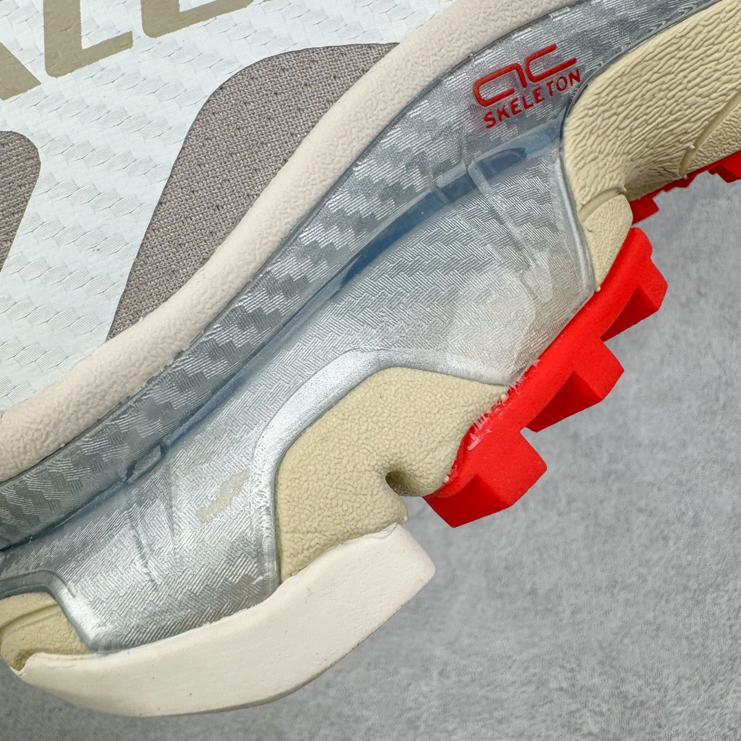 图片[18]-＃GX/绿X Salomon XT-4 OG Advanced 萨洛蒙系列低帮城市越野机能透气休闲运动鞋 鞋舌处附有迷你网眼袋收纳鞋绳以及下方的多色 Logo 标签 接着搭载奶油色 ACS 技术中底以及金色 TPU 塑料部件提升鞋款耐用性 中底与鞋面之间饰有海蓝色条状细节有效增添鞋款层次 最后应用黑色 Contragrip Chevron 外底完成鞋款设计 这次配色颇为高调 两款配色均以绚丽的渐变设计呈现 一款以粉紫渐变主打 另一款以黄绿渐变呈现 视觉效果相当吸睛 鞋面的使用玻璃纤维覆盖物加固 并通过细绳扣系带系统进行锁定 Salomon 的品牌logo 出现在脚后跟和前掌部位 中底虽然偏薄 但非常耐用 与模压塑料ACS 框架以及致密AC2 Muscle 鞋底单元结合 能够提供出色的支撑力和缓冲性 尺码：36 36.5 37.5 38 38.5 39 40 40.5 41 42 42.5 43 44 44.5 45-选品中心