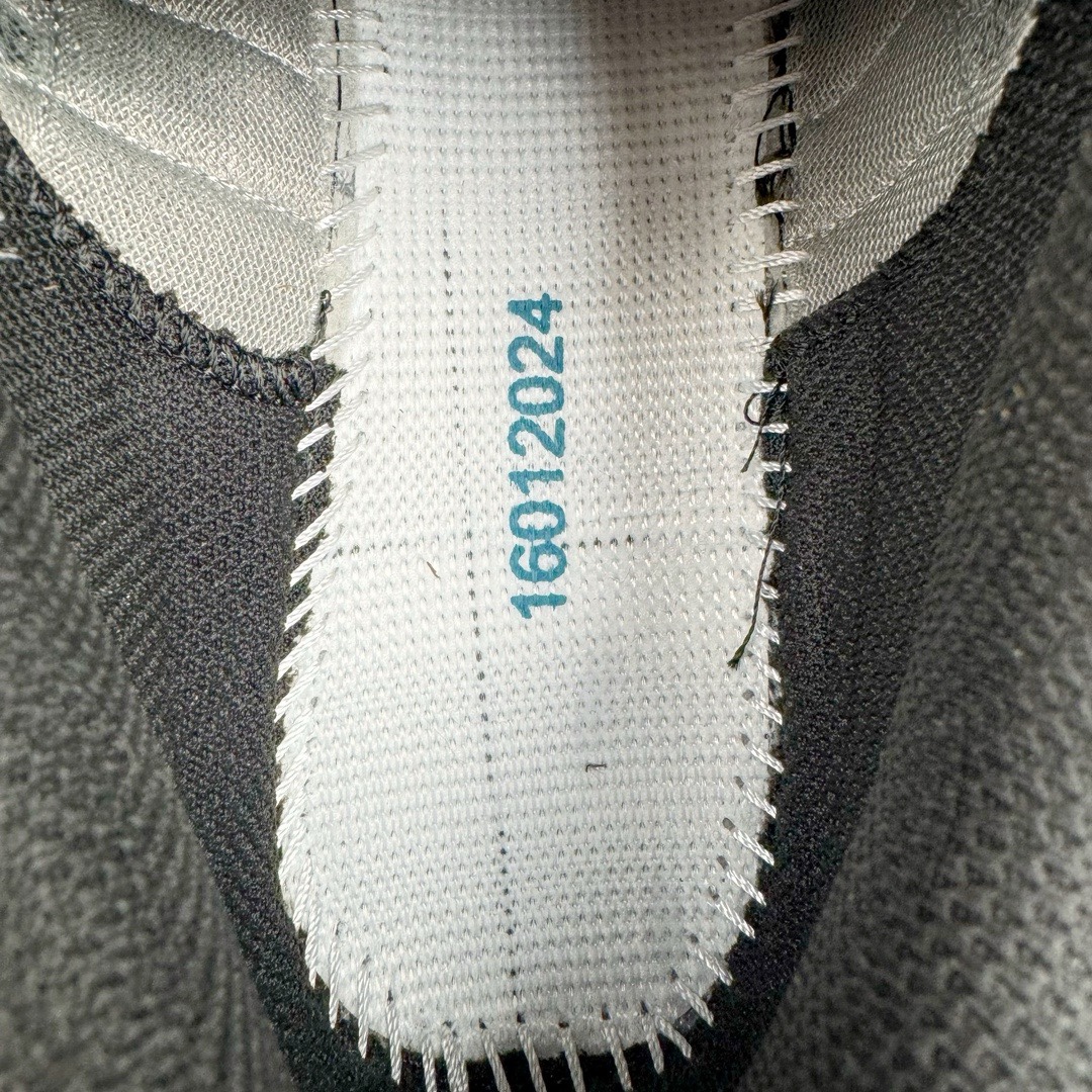 图片[10]-＃PK4.0 SALOMON XA Pro 3D ADV 萨洛蒙潮流越野机能户外功能鞋 基于市场现有版本全新升级调整改良 现阶段市场最强产物 全新主色陆续出货 大底描漆工整零瑕疵 鞋头定型弧度完 纯原外贸平台特供订单 耗时半年巨作 全套原纸板楦头开发 原厂特供网布配套加持 确保原汁原味 完美呈现版型 原档数据独家私模五层组合大底 原装Ortholite轻量化鞋垫 中底布带钢印编号 原厂TPU锁扣 进口港宝加持 后跟自然饱满 还原公司包裹性 鞋面采用SENSIFT贴合技术 全方位贴合包裹脚型 鞋跟部鞋底牵引设计 提供强大的抓地性能 更适应野外崎岖不平的道路 其3D ADVANCED CHASSIS底盘 材料轻量大化 钉齿设计更具稳定性 防护性 鞋底易磨损区运用CONTAGRIP高耐磨材料 应对城市硬质路面长距离跑考验 尺码：36 36.5 37.5 38 38.5 39 40 40.5 41 42 42.5 43 44 44.5 45 46.5-选品中心