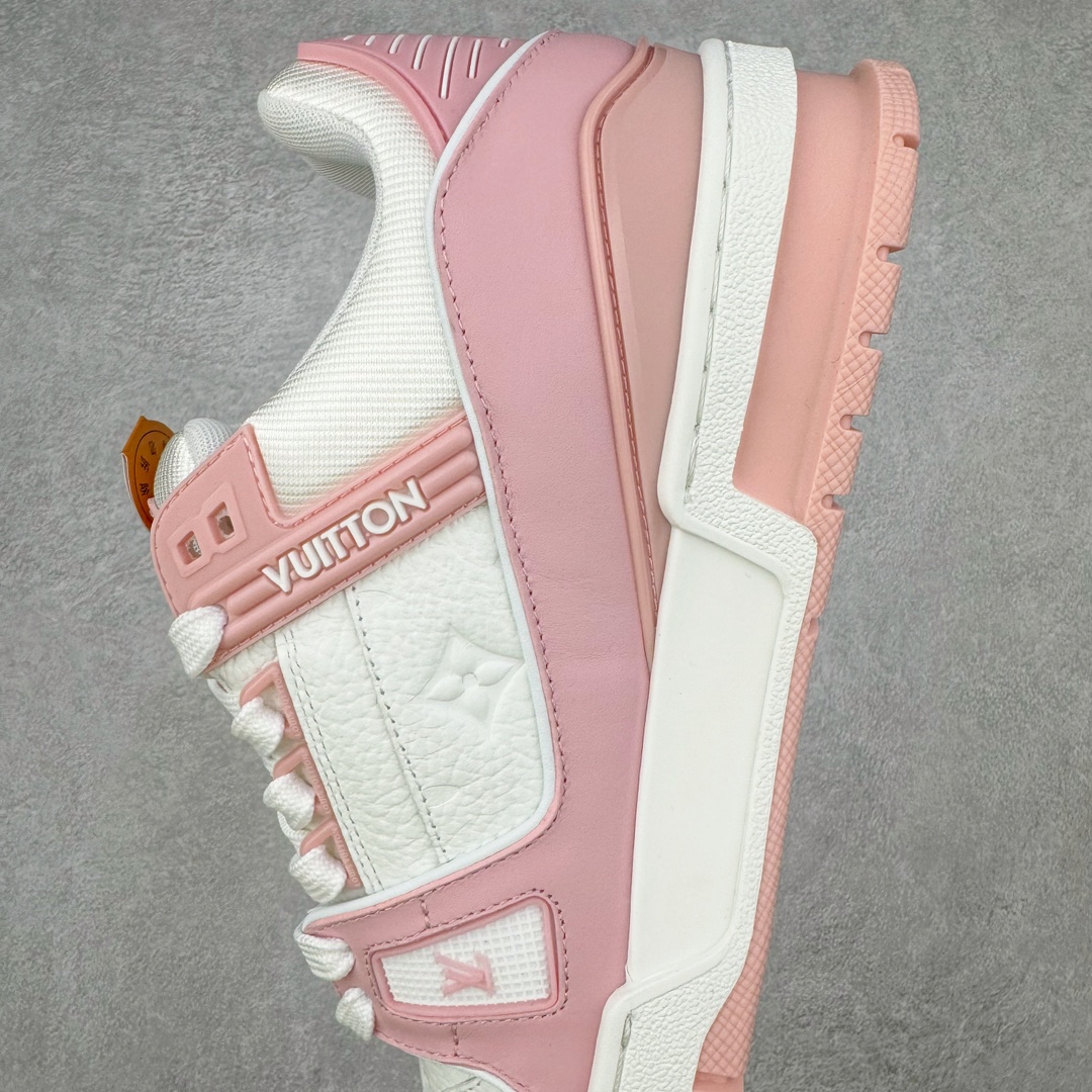 图片[7]-＃FS Louis Vuitton Trainer lv时装走秀运动鞋 实力大厂出品 平台专供 成熟的做工稳定的品控 完美鞋型超高的清洁度 零毛边线头瑕疵 全套原楦原纸版原鞋开模 全网最具灵魂的版型 正确原装黄色鞋盒 正确中底印花 鞋面印花3D高频深度立体 全鞋电脑针车 紧密相连 针距密度一致 环保乳胶注塑鞋垫 厚度脚感还原原版 皮面裁剪部位 统一油边封口工艺 原装橡胶大底含胶量大底组合零偏差 专柜全套包装 防尘袋 说明书 质保卡 男女鞋 尺码：35 36 37 38 39 40 41 42 43 44 45-选品中心