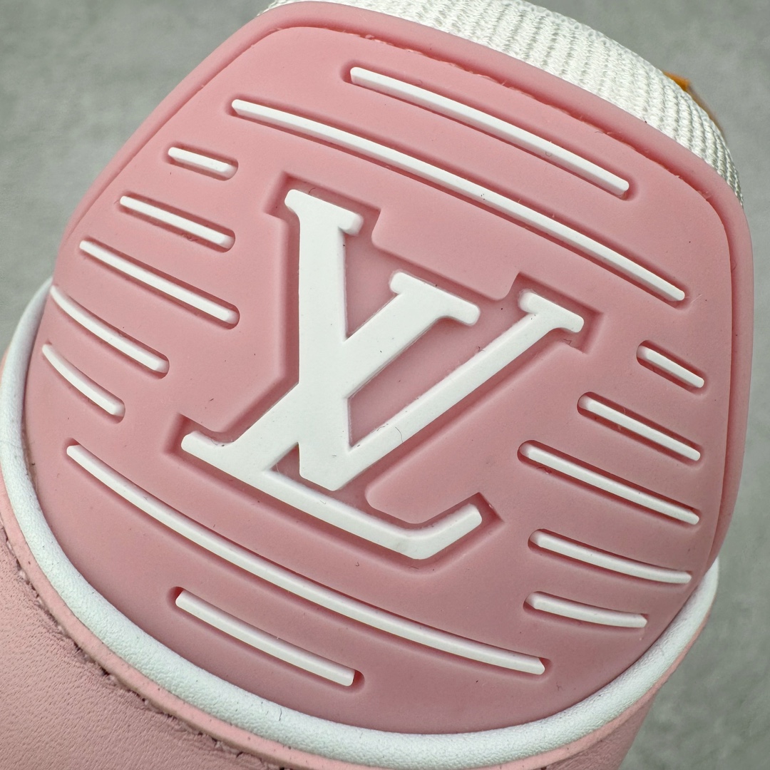 图片[11]-＃FS Louis Vuitton Trainer lv时装走秀运动鞋 实力大厂出品 平台专供 成熟的做工稳定的品控 完美鞋型超高的清洁度 零毛边线头瑕疵 全套原楦原纸版原鞋开模 全网最具灵魂的版型 正确原装黄色鞋盒 正确中底印花 鞋面印花3D高频深度立体 全鞋电脑针车 紧密相连 针距密度一致 环保乳胶注塑鞋垫 厚度脚感还原原版 皮面裁剪部位 统一油边封口工艺 原装橡胶大底含胶量大底组合零偏差 专柜全套包装 防尘袋 说明书 质保卡 男女鞋 尺码：35 36 37 38 39 40 41 42 43 44 45-选品中心