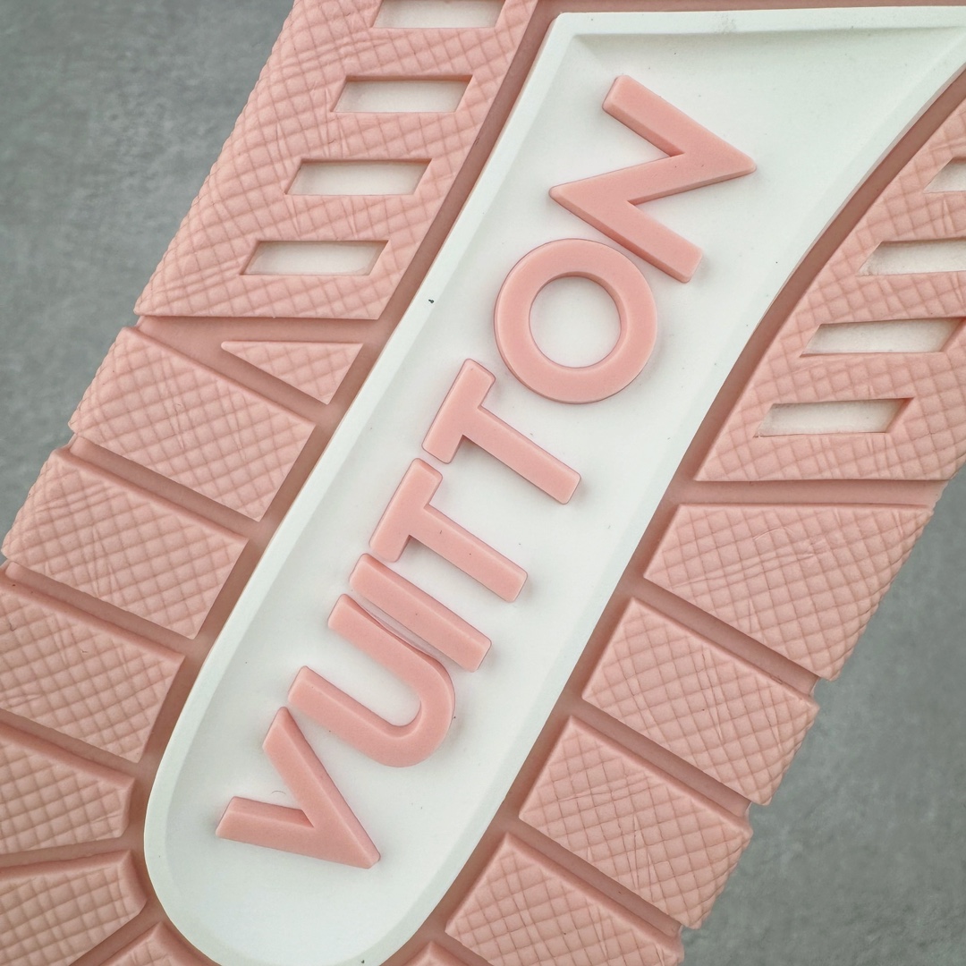 图片[17]-＃FS Louis Vuitton Trainer lv时装走秀运动鞋 实力大厂出品 平台专供 成熟的做工稳定的品控 完美鞋型超高的清洁度 零毛边线头瑕疵 全套原楦原纸版原鞋开模 全网最具灵魂的版型 正确原装黄色鞋盒 正确中底印花 鞋面印花3D高频深度立体 全鞋电脑针车 紧密相连 针距密度一致 环保乳胶注塑鞋垫 厚度脚感还原原版 皮面裁剪部位 统一油边封口工艺 原装橡胶大底含胶量大底组合零偏差 专柜全套包装 防尘袋 说明书 质保卡 男女鞋 尺码：35 36 37 38 39 40 41 42 43 44 45-选品中心