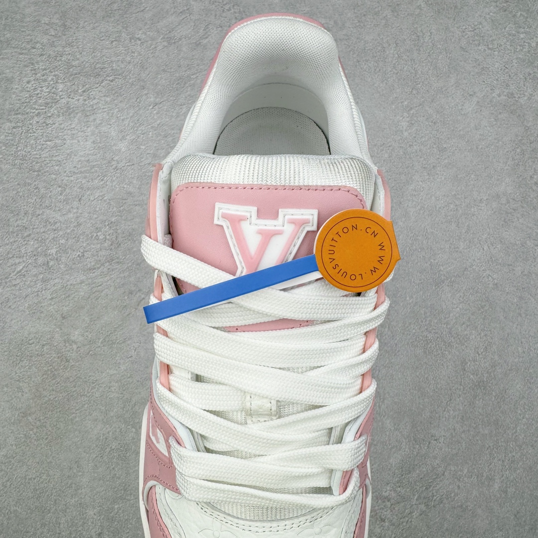 图片[5]-＃FS Louis Vuitton Trainer lv时装走秀运动鞋 实力大厂出品 平台专供 成熟的做工稳定的品控 完美鞋型超高的清洁度 零毛边线头瑕疵 全套原楦原纸版原鞋开模 全网最具灵魂的版型 正确原装黄色鞋盒 正确中底印花 鞋面印花3D高频深度立体 全鞋电脑针车 紧密相连 针距密度一致 环保乳胶注塑鞋垫 厚度脚感还原原版 皮面裁剪部位 统一油边封口工艺 原装橡胶大底含胶量大底组合零偏差 专柜全套包装 防尘袋 说明书 质保卡 男女鞋 尺码：35 36 37 38 39 40 41 42 43 44 45-选品中心