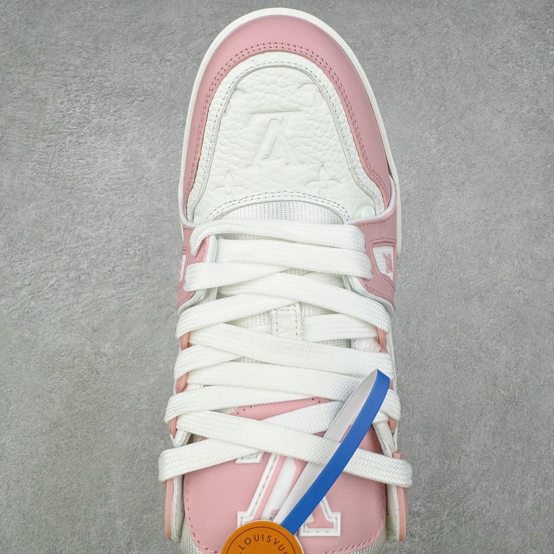 图片[4]-＃FS Louis Vuitton Trainer lv时装走秀运动鞋 实力大厂出品 平台专供 成熟的做工稳定的品控 完美鞋型超高的清洁度 零毛边线头瑕疵 全套原楦原纸版原鞋开模 全网最具灵魂的版型 正确原装黄色鞋盒 正确中底印花 鞋面印花3D高频深度立体 全鞋电脑针车 紧密相连 针距密度一致 环保乳胶注塑鞋垫 厚度脚感还原原版 皮面裁剪部位 统一油边封口工艺 原装橡胶大底含胶量大底组合零偏差 专柜全套包装 防尘袋 说明书 质保卡 男女鞋 尺码：35 36 37 38 39 40 41 42 43 44 45-选品中心