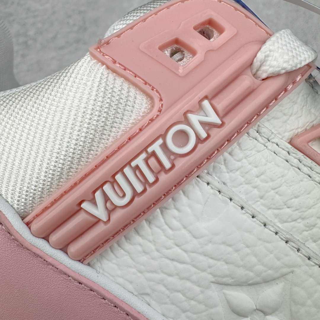 图片[12]-＃FS Louis Vuitton Trainer lv时装走秀运动鞋 实力大厂出品 平台专供 成熟的做工稳定的品控 完美鞋型超高的清洁度 零毛边线头瑕疵 全套原楦原纸版原鞋开模 全网最具灵魂的版型 正确原装黄色鞋盒 正确中底印花 鞋面印花3D高频深度立体 全鞋电脑针车 紧密相连 针距密度一致 环保乳胶注塑鞋垫 厚度脚感还原原版 皮面裁剪部位 统一油边封口工艺 原装橡胶大底含胶量大底组合零偏差 专柜全套包装 防尘袋 说明书 质保卡 男女鞋 尺码：35 36 37 38 39 40 41 42 43 44 45-选品中心