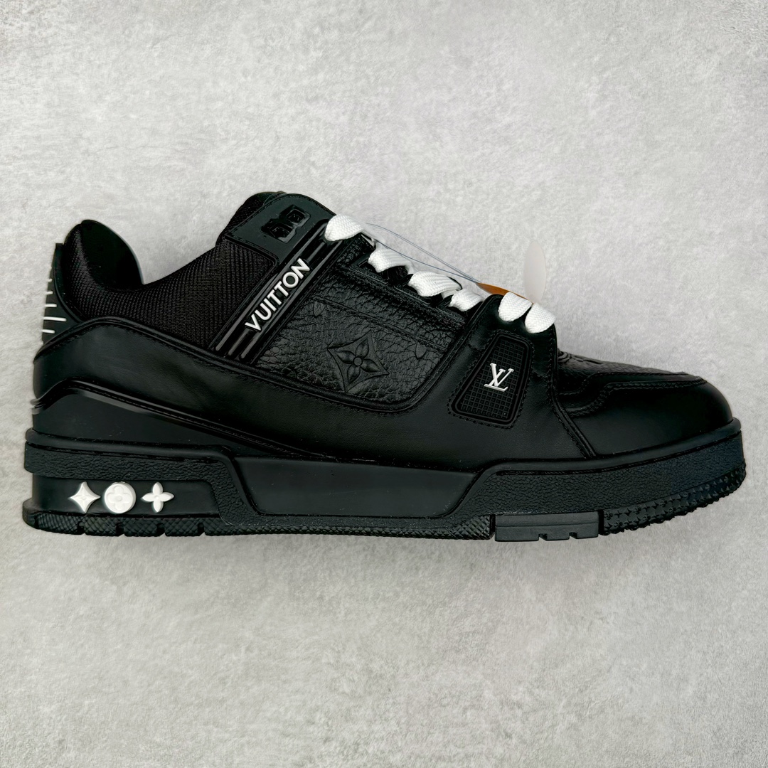 ＃FS Louis Vuitton Trainer lv时装走秀运动鞋 实力大厂出品 平台专供 成熟的做工稳定的品控 完美鞋型超高的清洁度 零毛边线头瑕疵 全套原楦原纸版原鞋开模 全网最具灵魂的版型 正确原装黄色鞋盒 正确中底印花 鞋面印花3D高频深度立体 全鞋电脑针车 紧密相连 针距密度一致 环保乳胶注塑鞋垫 厚度脚感还原原版 皮面裁剪部位 统一油边封口工艺 原装橡胶大底含胶量大底组合零偏差 专柜全套包装 防尘袋 说明书 质保卡 男女鞋 尺码：35 36 37 38 39 40 41 42 43 44 45-选品中心