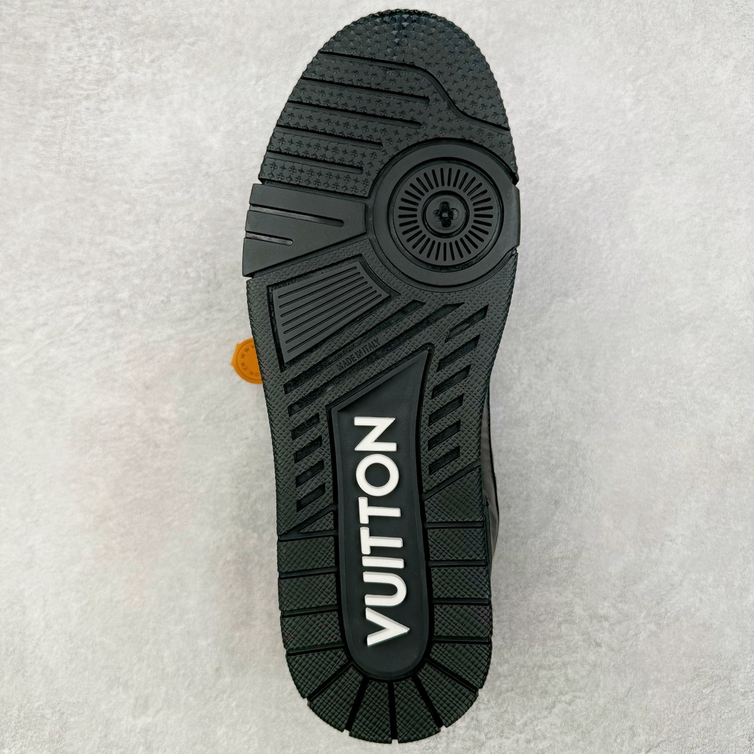 图片[9]-＃FS Louis Vuitton Trainer lv时装走秀运动鞋 实力大厂出品 平台专供 成熟的做工稳定的品控 完美鞋型超高的清洁度 零毛边线头瑕疵 全套原楦原纸版原鞋开模 全网最具灵魂的版型 正确原装黄色鞋盒 正确中底印花 鞋面印花3D高频深度立体 全鞋电脑针车 紧密相连 针距密度一致 环保乳胶注塑鞋垫 厚度脚感还原原版 皮面裁剪部位 统一油边封口工艺 原装橡胶大底含胶量大底组合零偏差 专柜全套包装 防尘袋 说明书 质保卡 男女鞋 尺码：35 36 37 38 39 40 41 42 43 44 45-选品中心