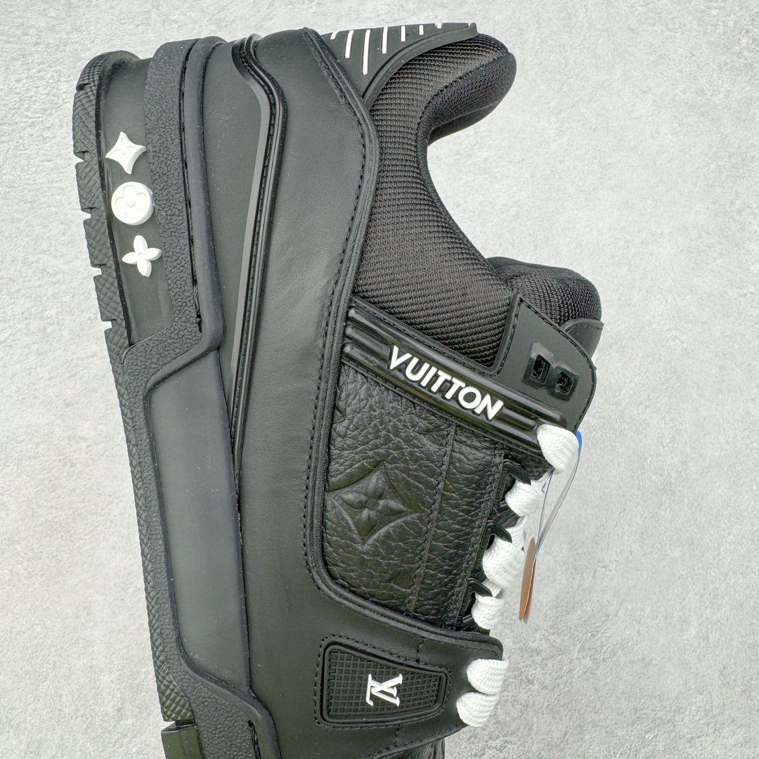 图片[6]-＃FS Louis Vuitton Trainer lv时装走秀运动鞋 实力大厂出品 平台专供 成熟的做工稳定的品控 完美鞋型超高的清洁度 零毛边线头瑕疵 全套原楦原纸版原鞋开模 全网最具灵魂的版型 正确原装黄色鞋盒 正确中底印花 鞋面印花3D高频深度立体 全鞋电脑针车 紧密相连 针距密度一致 环保乳胶注塑鞋垫 厚度脚感还原原版 皮面裁剪部位 统一油边封口工艺 原装橡胶大底含胶量大底组合零偏差 专柜全套包装 防尘袋 说明书 质保卡 男女鞋 尺码：35 36 37 38 39 40 41 42 43 44 45-选品中心