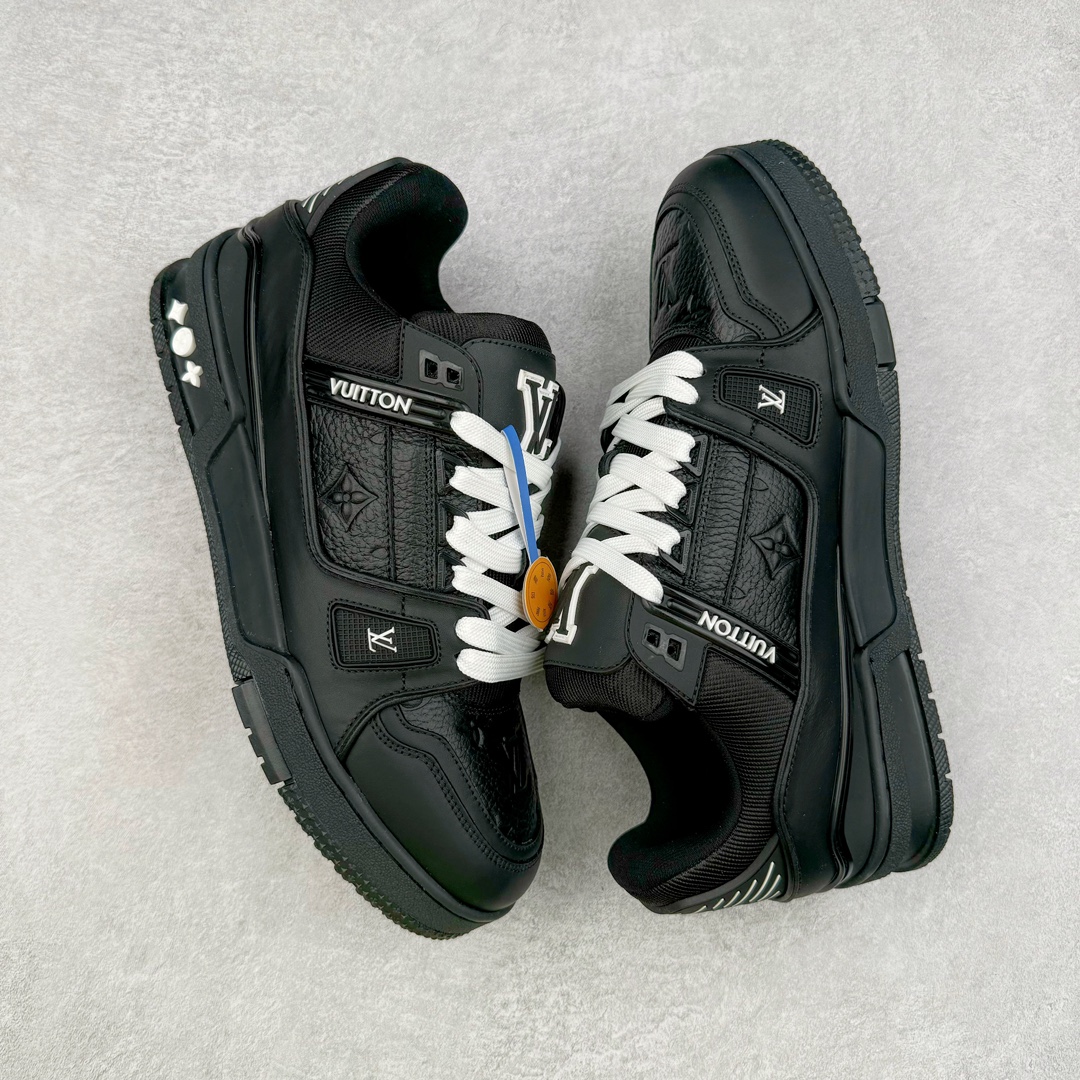 图片[3]-＃FS Louis Vuitton Trainer lv时装走秀运动鞋 实力大厂出品 平台专供 成熟的做工稳定的品控 完美鞋型超高的清洁度 零毛边线头瑕疵 全套原楦原纸版原鞋开模 全网最具灵魂的版型 正确原装黄色鞋盒 正确中底印花 鞋面印花3D高频深度立体 全鞋电脑针车 紧密相连 针距密度一致 环保乳胶注塑鞋垫 厚度脚感还原原版 皮面裁剪部位 统一油边封口工艺 原装橡胶大底含胶量大底组合零偏差 专柜全套包装 防尘袋 说明书 质保卡 男女鞋 尺码：35 36 37 38 39 40 41 42 43 44 45-选品中心