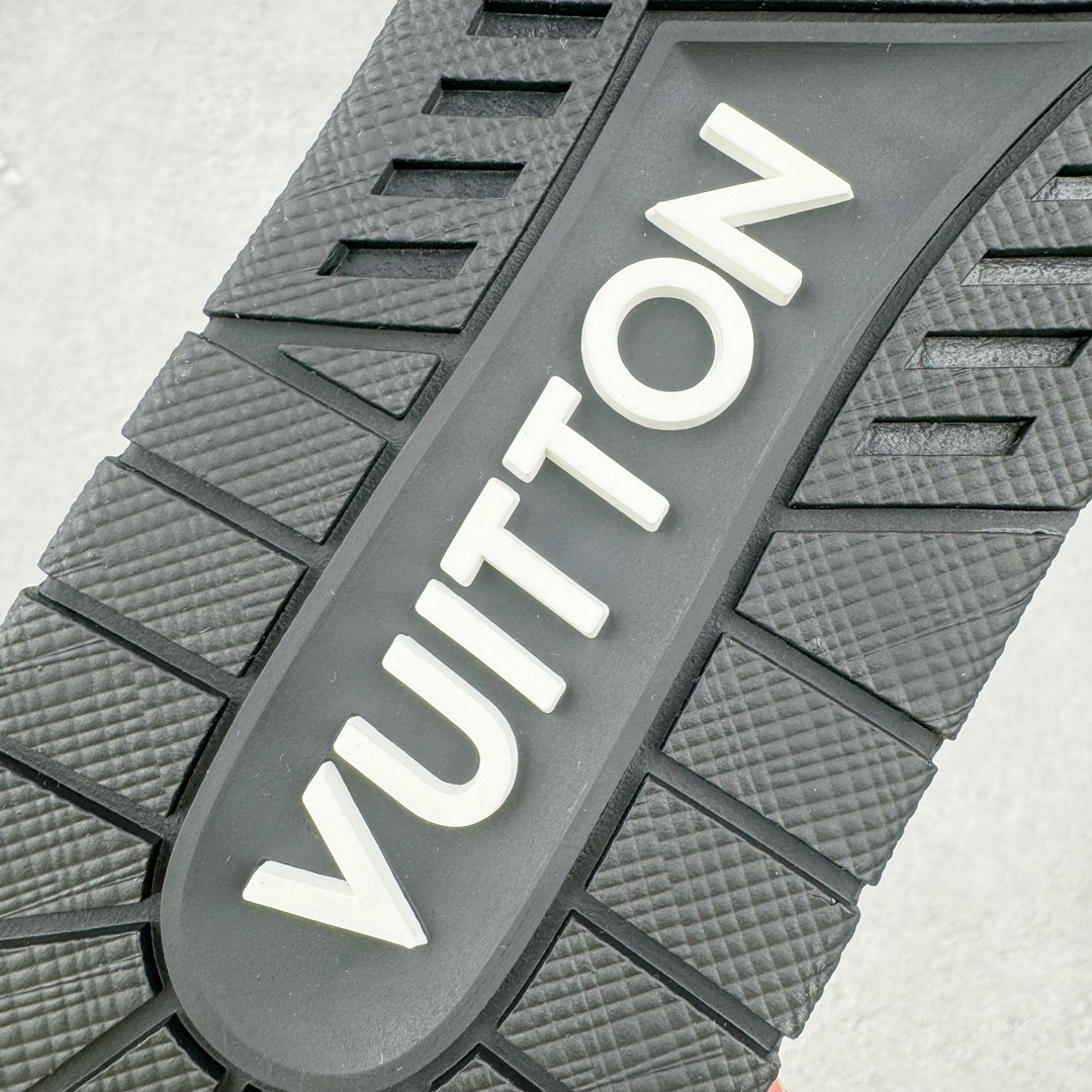 图片[18]-＃FS Louis Vuitton Trainer lv时装走秀运动鞋 实力大厂出品 平台专供 成熟的做工稳定的品控 完美鞋型超高的清洁度 零毛边线头瑕疵 全套原楦原纸版原鞋开模 全网最具灵魂的版型 正确原装黄色鞋盒 正确中底印花 鞋面印花3D高频深度立体 全鞋电脑针车 紧密相连 针距密度一致 环保乳胶注塑鞋垫 厚度脚感还原原版 皮面裁剪部位 统一油边封口工艺 原装橡胶大底含胶量大底组合零偏差 专柜全套包装 防尘袋 说明书 质保卡 男女鞋 尺码：35 36 37 38 39 40 41 42 43 44 45-选品中心