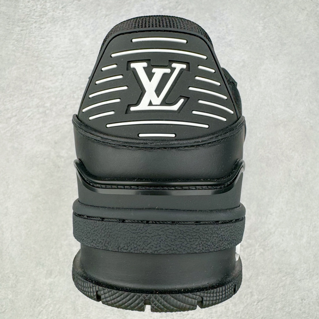 图片[8]-＃FS Louis Vuitton Trainer lv时装走秀运动鞋 实力大厂出品 平台专供 成熟的做工稳定的品控 完美鞋型超高的清洁度 零毛边线头瑕疵 全套原楦原纸版原鞋开模 全网最具灵魂的版型 正确原装黄色鞋盒 正确中底印花 鞋面印花3D高频深度立体 全鞋电脑针车 紧密相连 针距密度一致 环保乳胶注塑鞋垫 厚度脚感还原原版 皮面裁剪部位 统一油边封口工艺 原装橡胶大底含胶量大底组合零偏差 专柜全套包装 防尘袋 说明书 质保卡 男女鞋 尺码：35 36 37 38 39 40 41 42 43 44 45-选品中心