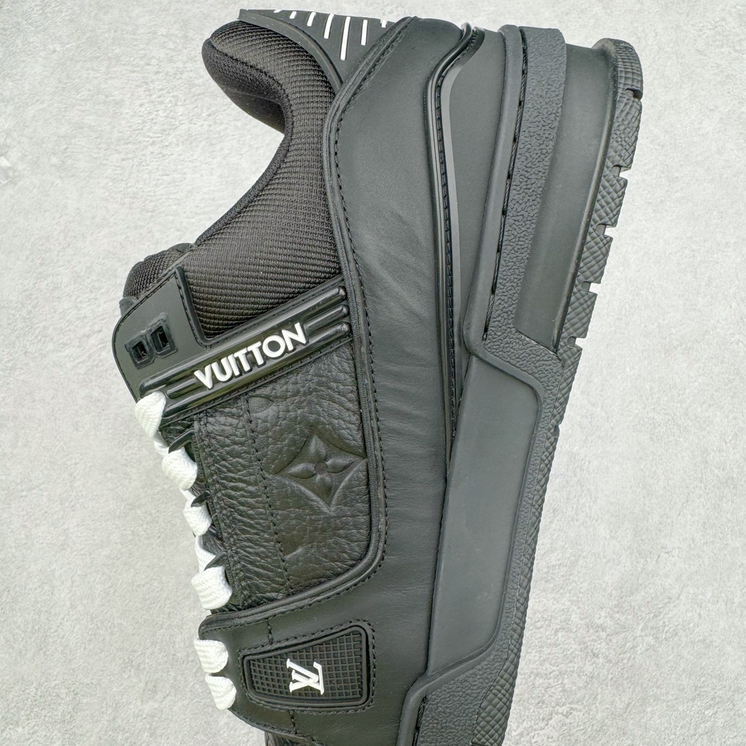 图片[7]-＃FS Louis Vuitton Trainer lv时装走秀运动鞋 实力大厂出品 平台专供 成熟的做工稳定的品控 完美鞋型超高的清洁度 零毛边线头瑕疵 全套原楦原纸版原鞋开模 全网最具灵魂的版型 正确原装黄色鞋盒 正确中底印花 鞋面印花3D高频深度立体 全鞋电脑针车 紧密相连 针距密度一致 环保乳胶注塑鞋垫 厚度脚感还原原版 皮面裁剪部位 统一油边封口工艺 原装橡胶大底含胶量大底组合零偏差 专柜全套包装 防尘袋 说明书 质保卡 男女鞋 尺码：35 36 37 38 39 40 41 42 43 44 45-选品中心