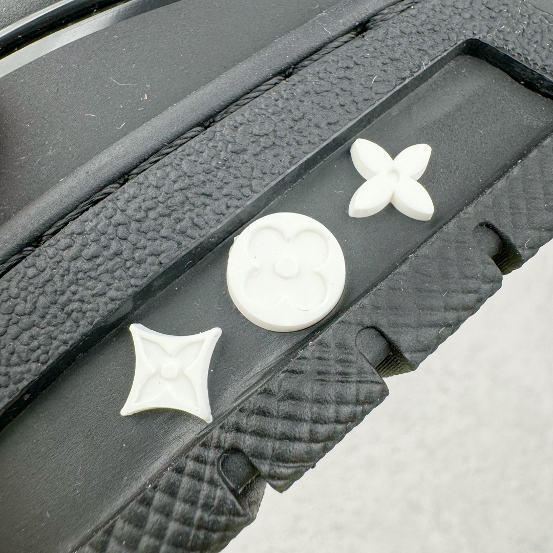 图片[17]-＃FS Louis Vuitton Trainer lv时装走秀运动鞋 实力大厂出品 平台专供 成熟的做工稳定的品控 完美鞋型超高的清洁度 零毛边线头瑕疵 全套原楦原纸版原鞋开模 全网最具灵魂的版型 正确原装黄色鞋盒 正确中底印花 鞋面印花3D高频深度立体 全鞋电脑针车 紧密相连 针距密度一致 环保乳胶注塑鞋垫 厚度脚感还原原版 皮面裁剪部位 统一油边封口工艺 原装橡胶大底含胶量大底组合零偏差 专柜全套包装 防尘袋 说明书 质保卡 男女鞋 尺码：35 36 37 38 39 40 41 42 43 44 45-选品中心