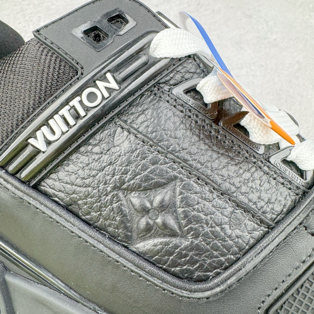 图片[16]-＃FS Louis Vuitton Trainer lv时装走秀运动鞋 实力大厂出品 平台专供 成熟的做工稳定的品控 完美鞋型超高的清洁度 零毛边线头瑕疵 全套原楦原纸版原鞋开模 全网最具灵魂的版型 正确原装黄色鞋盒 正确中底印花 鞋面印花3D高频深度立体 全鞋电脑针车 紧密相连 针距密度一致 环保乳胶注塑鞋垫 厚度脚感还原原版 皮面裁剪部位 统一油边封口工艺 原装橡胶大底含胶量大底组合零偏差 专柜全套包装 防尘袋 说明书 质保卡 男女鞋 尺码：35 36 37 38 39 40 41 42 43 44 45-选品中心