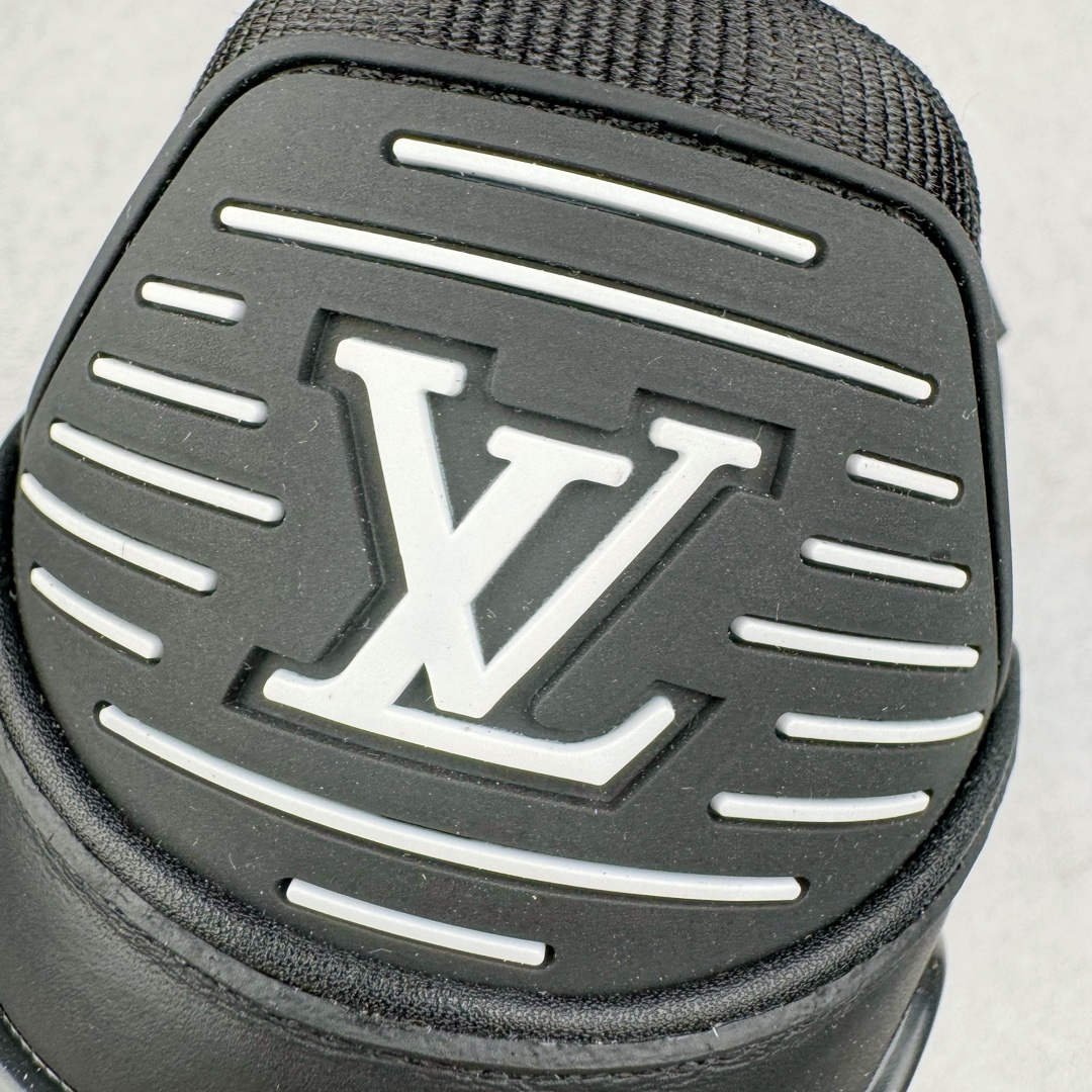 图片[11]-＃FS Louis Vuitton Trainer lv时装走秀运动鞋 实力大厂出品 平台专供 成熟的做工稳定的品控 完美鞋型超高的清洁度 零毛边线头瑕疵 全套原楦原纸版原鞋开模 全网最具灵魂的版型 正确原装黄色鞋盒 正确中底印花 鞋面印花3D高频深度立体 全鞋电脑针车 紧密相连 针距密度一致 环保乳胶注塑鞋垫 厚度脚感还原原版 皮面裁剪部位 统一油边封口工艺 原装橡胶大底含胶量大底组合零偏差 专柜全套包装 防尘袋 说明书 质保卡 男女鞋 尺码：35 36 37 38 39 40 41 42 43 44 45-选品中心