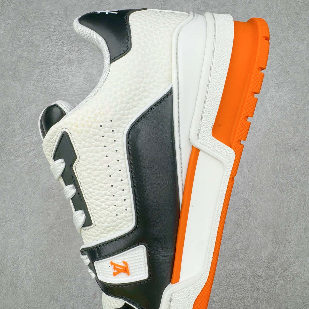 图片[7]-＃FS Louis Vuitton Trainer lv时装走秀运动鞋 实力大厂出品 平台专供 成熟的做工稳定的品控 完美鞋型超高的清洁度 零毛边线头瑕疵 全套原楦原纸版原鞋开模 全网最具灵魂的版型 正确原装黄色鞋盒 正确中底印花 鞋面印花3D高频深度立体 全鞋电脑针车 紧密相连 针距密度一致 环保乳胶注塑鞋垫 厚度脚感还原原版 皮面裁剪部位 统一油边封口工艺 原装橡胶大底含胶量大底组合零偏差 专柜全套包装 防尘袋 说明书 质保卡 男女鞋 尺码：35 36 37 38 39 40 41 42 43 44 45-选品中心