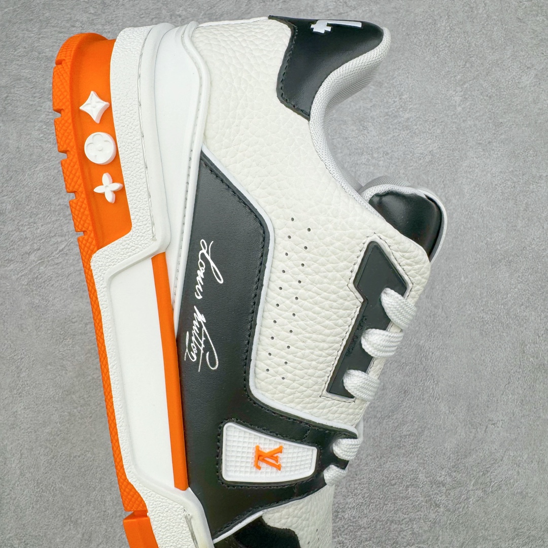 图片[6]-＃FS Louis Vuitton Trainer lv时装走秀运动鞋 实力大厂出品 平台专供 成熟的做工稳定的品控 完美鞋型超高的清洁度 零毛边线头瑕疵 全套原楦原纸版原鞋开模 全网最具灵魂的版型 正确原装黄色鞋盒 正确中底印花 鞋面印花3D高频深度立体 全鞋电脑针车 紧密相连 针距密度一致 环保乳胶注塑鞋垫 厚度脚感还原原版 皮面裁剪部位 统一油边封口工艺 原装橡胶大底含胶量大底组合零偏差 专柜全套包装 防尘袋 说明书 质保卡 男女鞋 尺码：35 36 37 38 39 40 41 42 43 44 45-选品中心