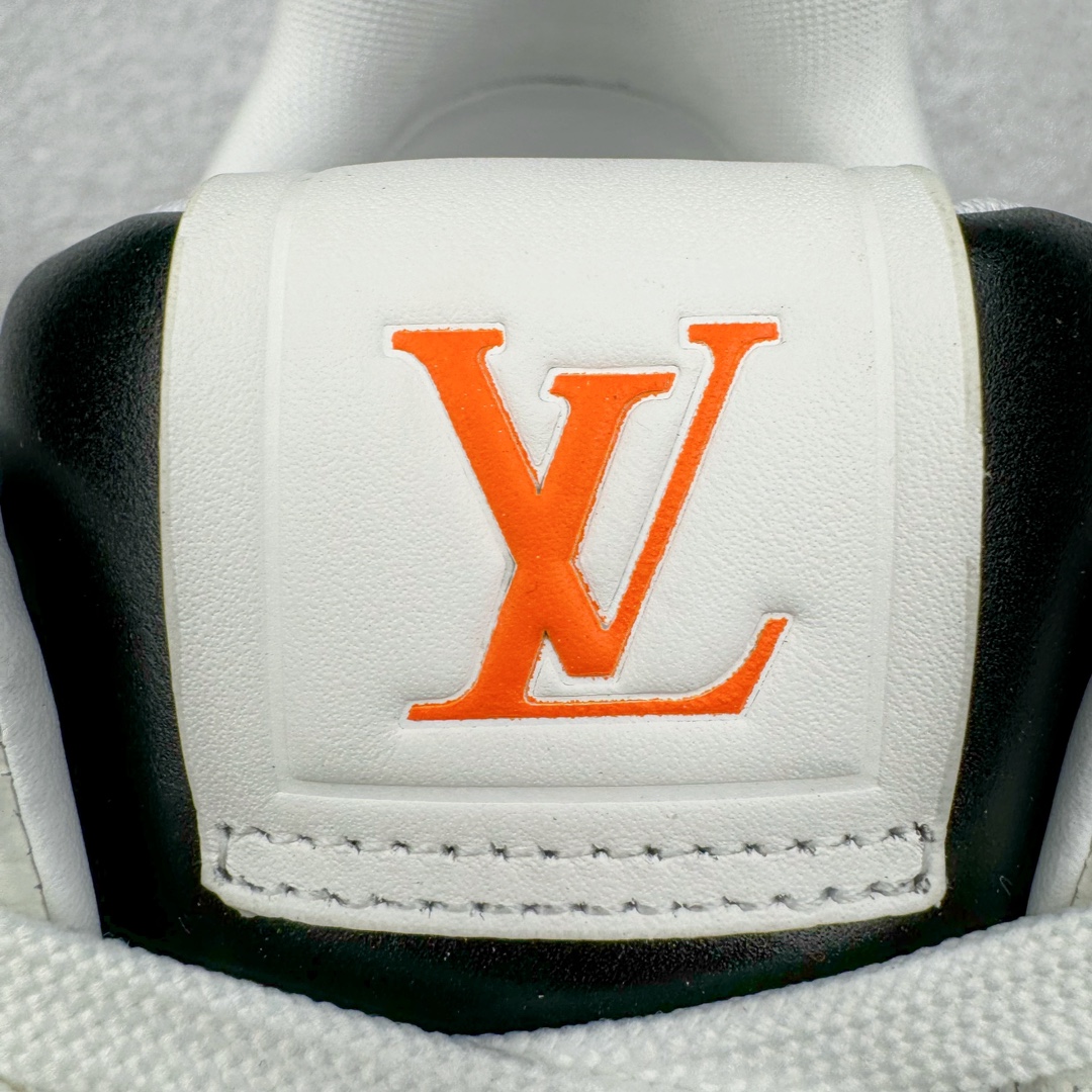 图片[11]-＃FS Louis Vuitton Trainer lv时装走秀运动鞋 实力大厂出品 平台专供 成熟的做工稳定的品控 完美鞋型超高的清洁度 零毛边线头瑕疵 全套原楦原纸版原鞋开模 全网最具灵魂的版型 正确原装黄色鞋盒 正确中底印花 鞋面印花3D高频深度立体 全鞋电脑针车 紧密相连 针距密度一致 环保乳胶注塑鞋垫 厚度脚感还原原版 皮面裁剪部位 统一油边封口工艺 原装橡胶大底含胶量大底组合零偏差 专柜全套包装 防尘袋 说明书 质保卡 男女鞋 尺码：35 36 37 38 39 40 41 42 43 44 45-选品中心