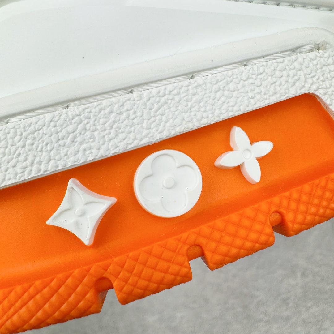 图片[17]-＃FS Louis Vuitton Trainer lv时装走秀运动鞋 实力大厂出品 平台专供 成熟的做工稳定的品控 完美鞋型超高的清洁度 零毛边线头瑕疵 全套原楦原纸版原鞋开模 全网最具灵魂的版型 正确原装黄色鞋盒 正确中底印花 鞋面印花3D高频深度立体 全鞋电脑针车 紧密相连 针距密度一致 环保乳胶注塑鞋垫 厚度脚感还原原版 皮面裁剪部位 统一油边封口工艺 原装橡胶大底含胶量大底组合零偏差 专柜全套包装 防尘袋 说明书 质保卡 男女鞋 尺码：35 36 37 38 39 40 41 42 43 44 45-选品中心