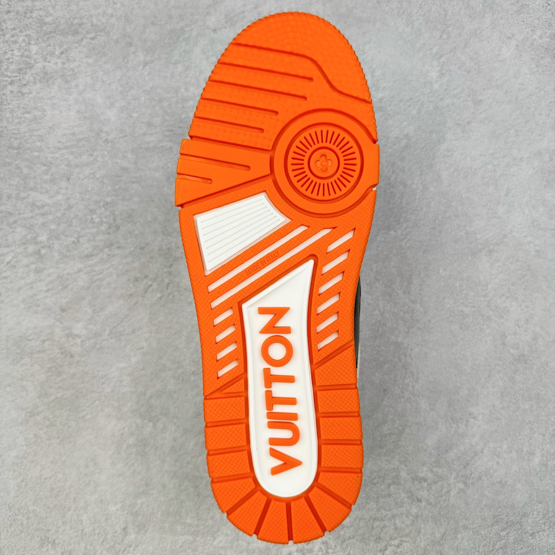 图片[9]-＃FS Louis Vuitton Trainer lv时装走秀运动鞋 实力大厂出品 平台专供 成熟的做工稳定的品控 完美鞋型超高的清洁度 零毛边线头瑕疵 全套原楦原纸版原鞋开模 全网最具灵魂的版型 正确原装黄色鞋盒 正确中底印花 鞋面印花3D高频深度立体 全鞋电脑针车 紧密相连 针距密度一致 环保乳胶注塑鞋垫 厚度脚感还原原版 皮面裁剪部位 统一油边封口工艺 原装橡胶大底含胶量大底组合零偏差 专柜全套包装 防尘袋 说明书 质保卡 男女鞋 尺码：35 36 37 38 39 40 41 42 43 44 45-选品中心