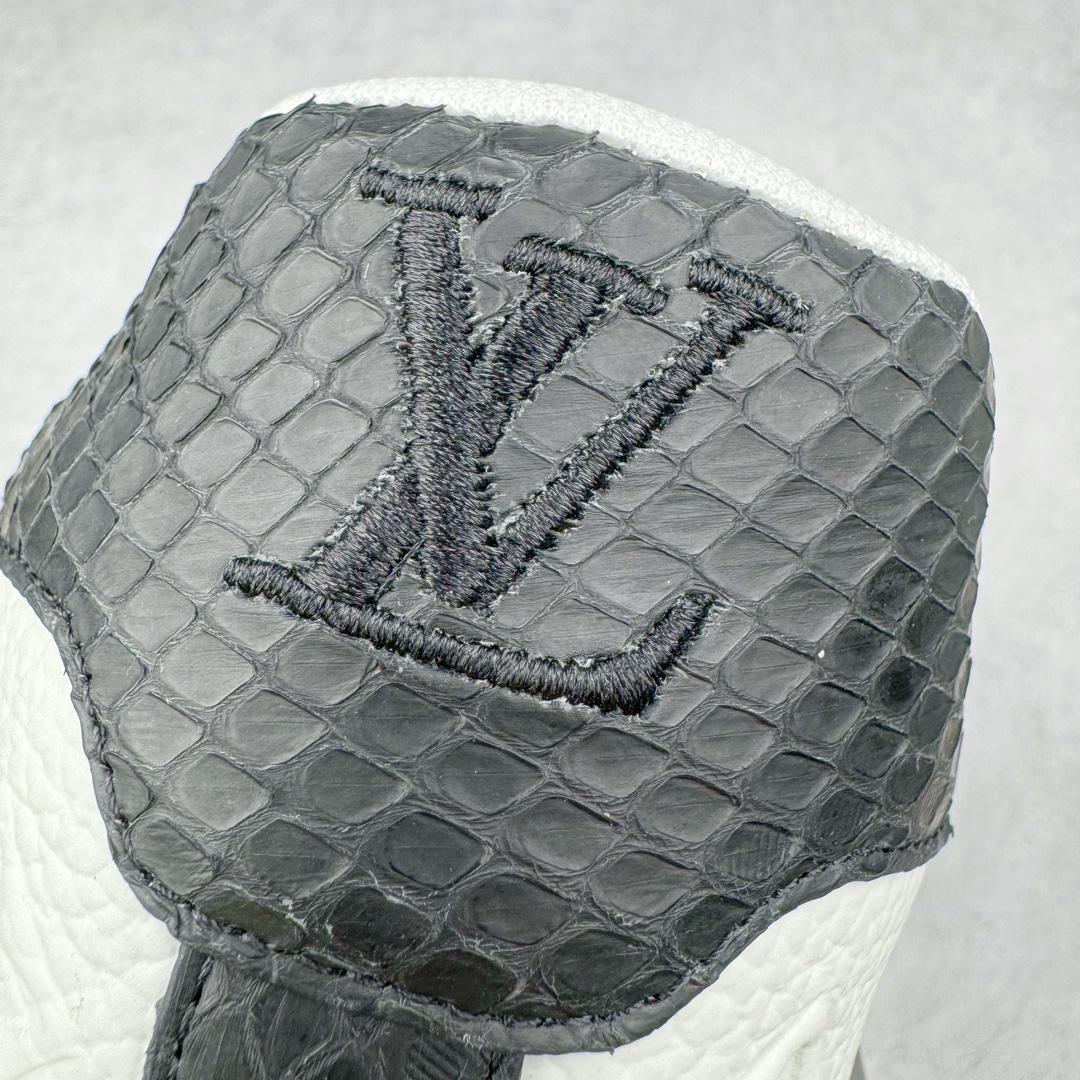 图片[14]-＃K纯原 Louis Vuitton Trainer lv时装走秀运动鞋 龙年限定配色 市场所有版本中综合最强的货品 GD实力大厂出品 全网最全配色更新最快 最成熟的做工稳定的品控 完美鞋型超高的清洁度 零毛边线头瑕疵 全套原楦原纸版原鞋开模 全网最具灵魂的版型 正确原装黄色鞋盒 正确中底印花 鞋面印花3D高频深度立体 全鞋电脑针车 紧密相连 针距密度一致 环保乳胶注塑鞋垫 厚度脚感还原原版 皮面裁剪部位 统一油边封口工艺 原装橡胶大底含胶量大底组合零偏差 专柜全套包装 防尘袋 说明书 质保卡 男女鞋 尺码：35 36 37 38 39 40 41 42 43 44 45-选品中心