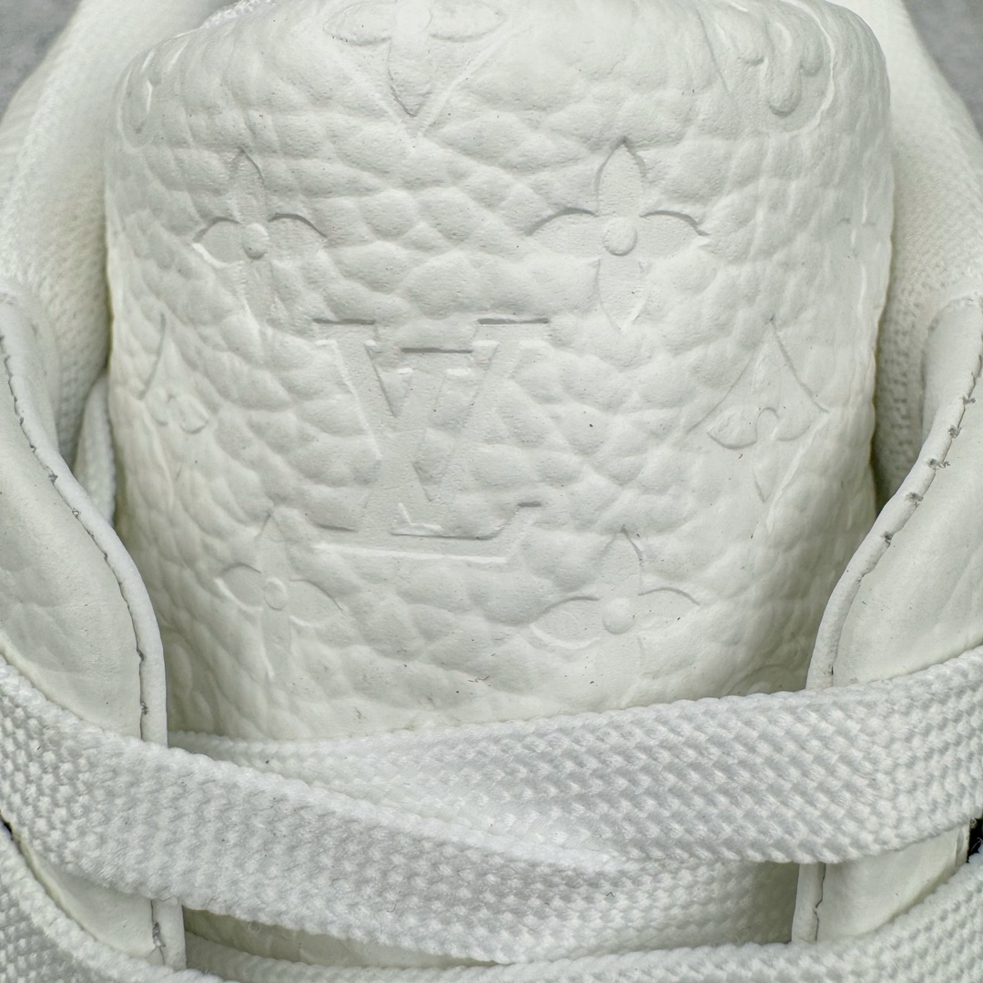 图片[22]-＃K纯原 Louis Vuitton Trainer lv时装走秀运动鞋 龙年限定配色 市场所有版本中综合最强的货品 GD实力大厂出品 全网最全配色更新最快 最成熟的做工稳定的品控 完美鞋型超高的清洁度 零毛边线头瑕疵 全套原楦原纸版原鞋开模 全网最具灵魂的版型 正确原装黄色鞋盒 正确中底印花 鞋面印花3D高频深度立体 全鞋电脑针车 紧密相连 针距密度一致 环保乳胶注塑鞋垫 厚度脚感还原原版 皮面裁剪部位 统一油边封口工艺 原装橡胶大底含胶量大底组合零偏差 专柜全套包装 防尘袋 说明书 质保卡 男女鞋 尺码：35 36 37 38 39 40 41 42 43 44 45-选品中心