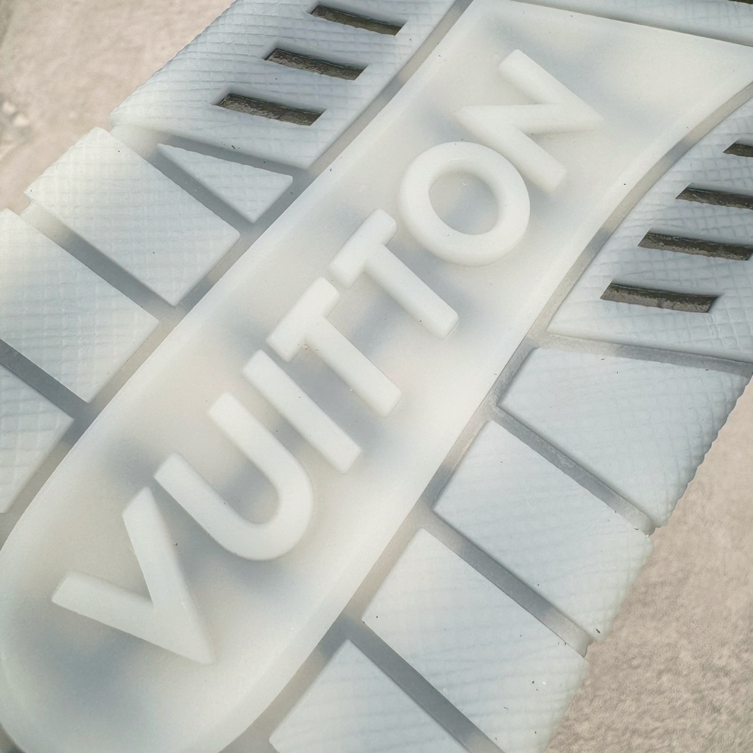 图片[21]-＃K纯原 Louis Vuitton Trainer lv时装走秀运动鞋 龙年限定配色 市场所有版本中综合最强的货品 GD实力大厂出品 全网最全配色更新最快 最成熟的做工稳定的品控 完美鞋型超高的清洁度 零毛边线头瑕疵 全套原楦原纸版原鞋开模 全网最具灵魂的版型 正确原装黄色鞋盒 正确中底印花 鞋面印花3D高频深度立体 全鞋电脑针车 紧密相连 针距密度一致 环保乳胶注塑鞋垫 厚度脚感还原原版 皮面裁剪部位 统一油边封口工艺 原装橡胶大底含胶量大底组合零偏差 专柜全套包装 防尘袋 说明书 质保卡 男女鞋 尺码：35 36 37 38 39 40 41 42 43 44 45-选品中心