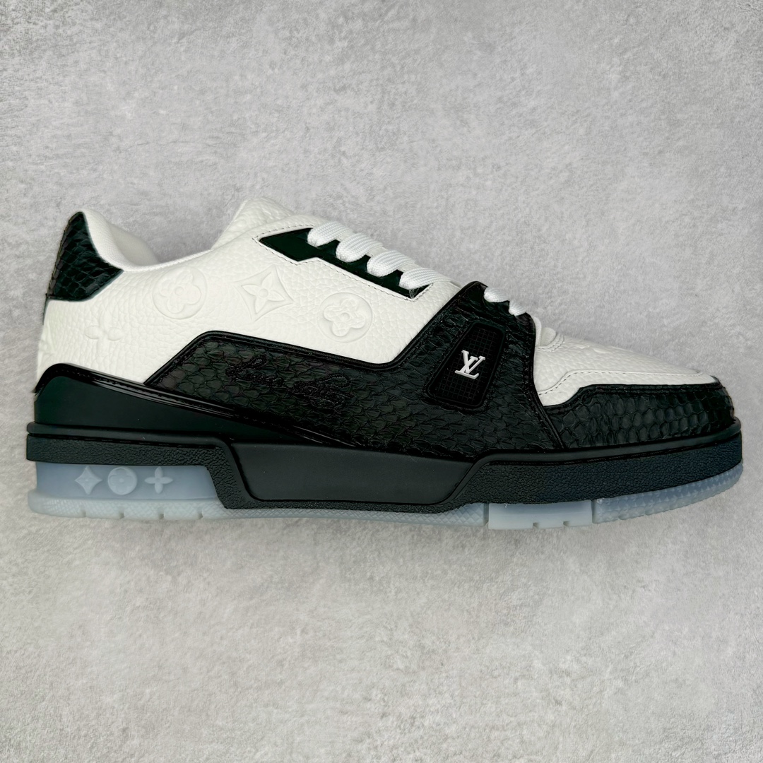 ＃K纯原 Louis Vuitton Trainer lv时装走秀运动鞋 龙年限定配色 市场所有版本中综合最强的货品 GD实力大厂出品 全网最全配色更新最快 最成熟的做工稳定的品控 完美鞋型超高的清洁度 零毛边线头瑕疵 全套原楦原纸版原鞋开模 全网最具灵魂的版型 正确原装黄色鞋盒 正确中底印花 鞋面印花3D高频深度立体 全鞋电脑针车 紧密相连 针距密度一致 环保乳胶注塑鞋垫 厚度脚感还原原版 皮面裁剪部位 统一油边封口工艺 原装橡胶大底含胶量大底组合零偏差 专柜全套包装 防尘袋 说明书 质保卡 男女鞋 尺码：35 36 37 38 39 40 41 42 43 44 45-选品中心