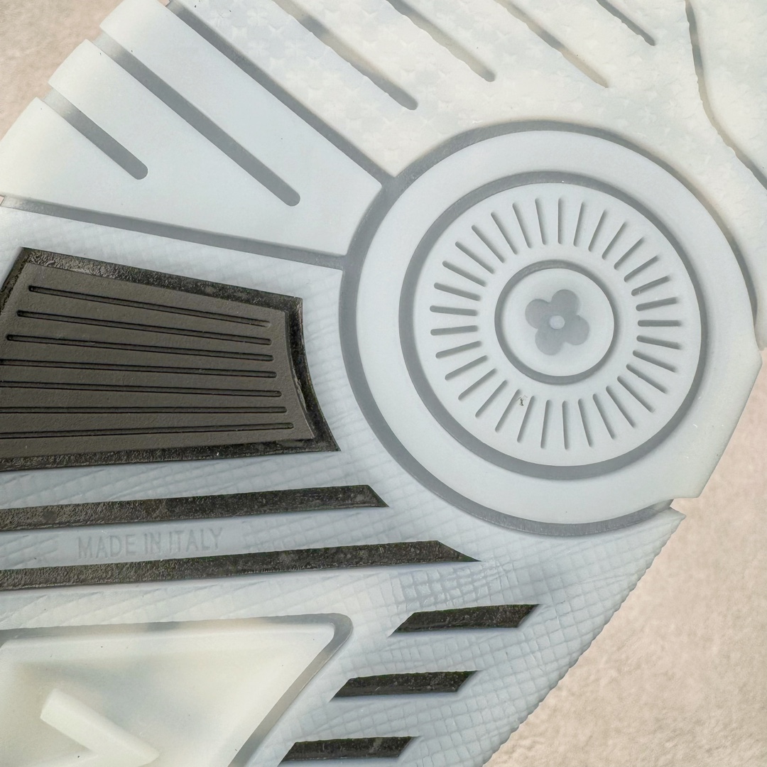 图片[20]-＃K纯原 Louis Vuitton Trainer lv时装走秀运动鞋 龙年限定配色 市场所有版本中综合最强的货品 GD实力大厂出品 全网最全配色更新最快 最成熟的做工稳定的品控 完美鞋型超高的清洁度 零毛边线头瑕疵 全套原楦原纸版原鞋开模 全网最具灵魂的版型 正确原装黄色鞋盒 正确中底印花 鞋面印花3D高频深度立体 全鞋电脑针车 紧密相连 针距密度一致 环保乳胶注塑鞋垫 厚度脚感还原原版 皮面裁剪部位 统一油边封口工艺 原装橡胶大底含胶量大底组合零偏差 专柜全套包装 防尘袋 说明书 质保卡 男女鞋 尺码：35 36 37 38 39 40 41 42 43 44 45-选品中心