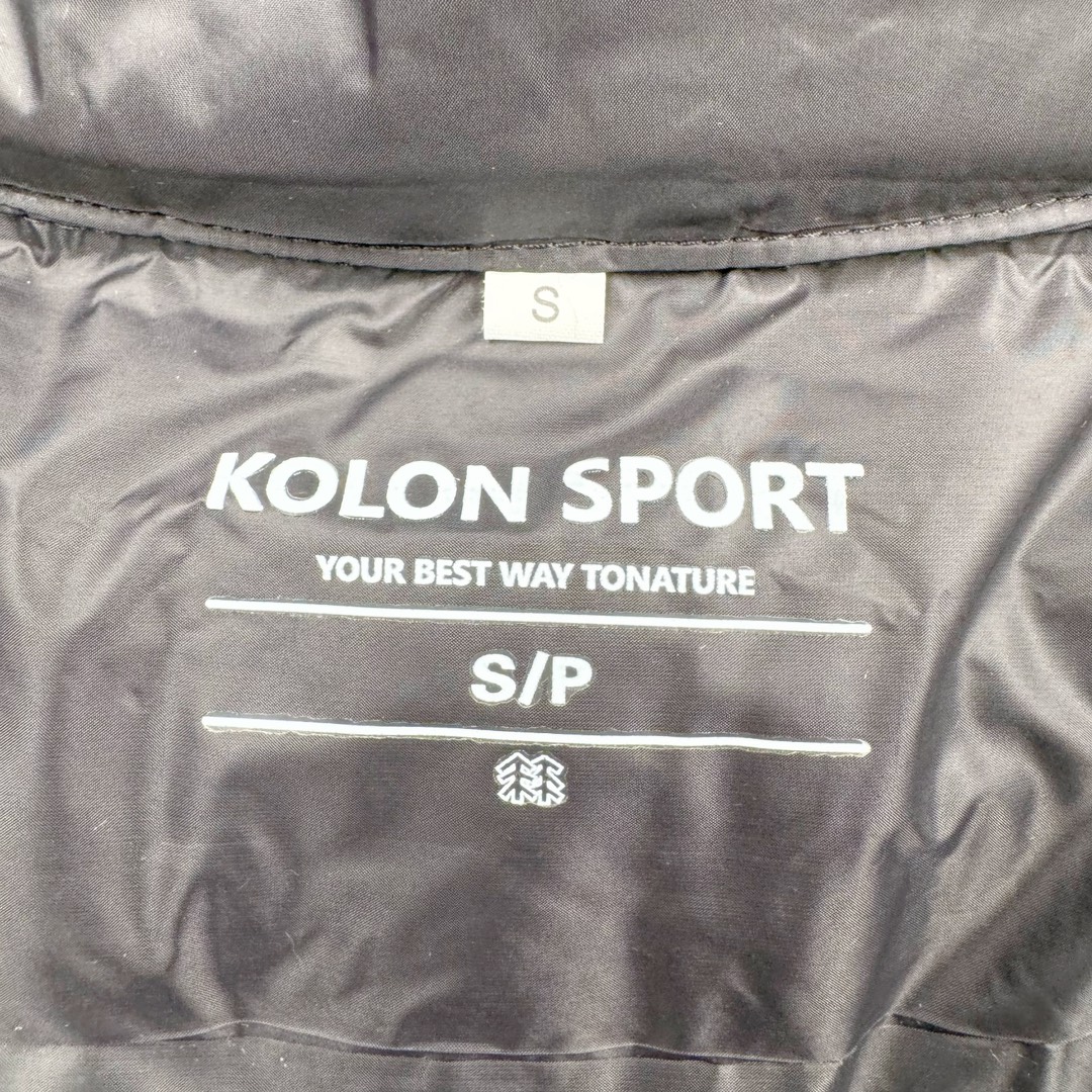 图片[12]-＃TZD KOLON SPORT CAMPING 可隆三合一系列抗撕中性廓形多口袋露营防水户外冲锋衣 设计理念：SPORT CAMPING 系列新品冲锋衣，质感十足，辅以“旁逸斜出”剪裁设计，一件解锁高级感随性气质，急尽致展现山系穿搭魅力，多场景演绎不同风格，彰显单品的时髦与实穿性，品质、设计以及精简的理念造就了其良好的性能，并能满足严苛环境下的使用需求。 面料+特点： ✅双拼接进口 3层压胶 3L GORE-TEX 复合面料 ✅GORE-TEX防水、防风、透气、轻量、抗撕裂耐磨，透气5000➕。 ✅ 采用先进的高端户外全身压胶拼接，内里采用进口飘柔纱，做工也都整整齐齐，更加考验工厂技术。 ✅ 融合户外技术和都市审美风格，SPORT CAMPING 系列 多用途高性能服装适合多种活动和环境穿着。 ✅ 连帽设计可调帽子抽绳，保暖头盔兼容Drop Hood™，弧形帽檐，更好的防风防雨不遮眼 ✅插手口袋内里设有网纱分离，方便物品归纳整理，细心的小设计。 ✅高性能的简约设计，轻量而耐磨。 ✅袖口及袖子设计，冲切Velcro®魔术贴袖口粘扣带，减少累赘 功能+版型 ✅风格：机车风 ✅版型：宽松版型 工艺： ✅ 这款冲锋采用GORE- TEX面料，防水、透气、抗撕裂技术性与多变的风格相融合，巧妙且实用的功能彰显出其卓越的功能性。AB拼接面料风格前卫，不仅防风防水，同时还能应对多变天气，两个都是秋冬的大热色系，简直就是户外人的宝藏福音。款式易于搭配，采用独特的立体口袋设计，呈现独特的风格外观。上身宽松时尚、同时又有冲锋衣的机能感，是每人必备的宝藏户外单品。 ​尺码：S M L XL 2XL 3XL-选品中心