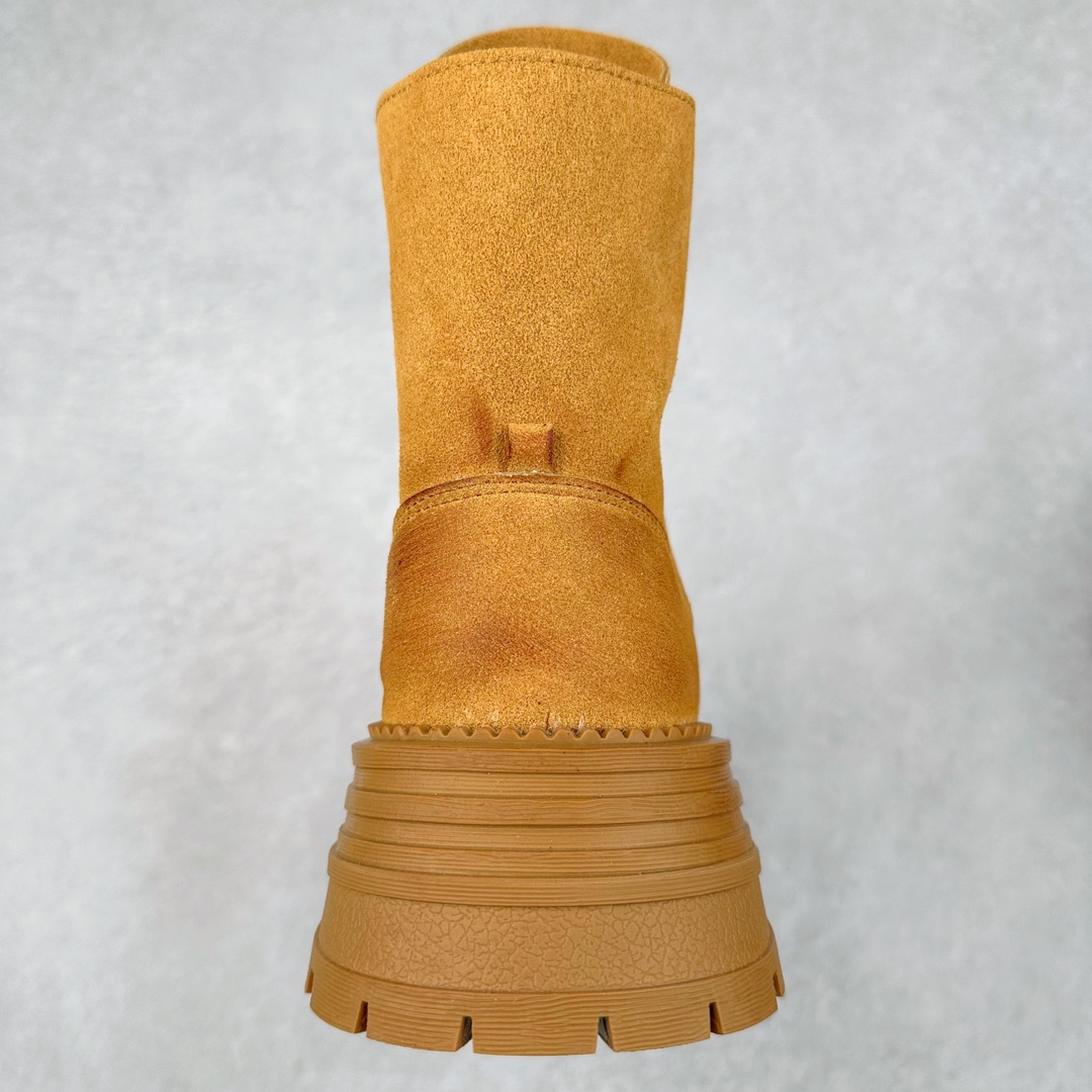 图片[8]-Miu Miu Biker Leather Boots 机车系列中帮潮流时装女士机车风休闲厚底马丁沙漠工装靴 MiuMiu缪缪 新品纯原级别发售# 硬控10秒大黄靴是整个秋冬穿搭灵魂 微翘大头鞋上脚超级显瘦 平底鞋脚感很软很轻不板脚 #增高5CM但完全不重 #头层麂皮绒材质 #可外翻两穿马丁靴 两种风格 #渐变做旧效果 尺码：35 36 37 38 39 40 41 三色可选：黄色 黑色 棕色-选品中心