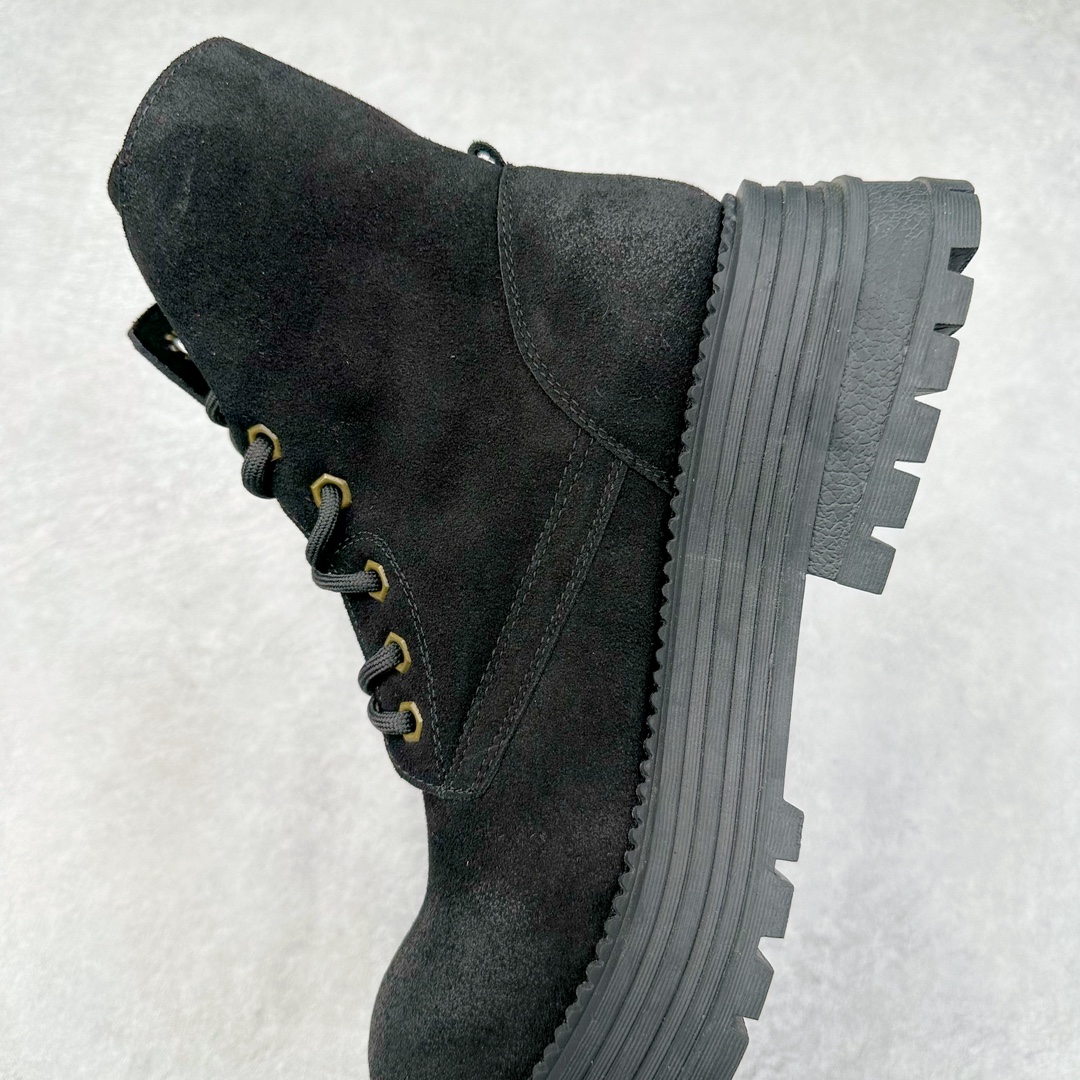 图片[7]-Miu Miu Biker Leather Boots 机车系列中帮潮流时装女士机车风休闲厚底马丁沙漠工装靴 MiuMiu缪缪 新品纯原级别发售# 硬控10秒大黄靴是整个秋冬穿搭灵魂 微翘大头鞋上脚超级显瘦 平底鞋脚感很软很轻不板脚 #增高5CM但完全不重 #头层麂皮绒材质 #可外翻两穿马丁靴 两种风格 #渐变做旧效果 尺码：35 36 37 38 39 40 41 三色可选：黄色 黑色 棕色-选品中心