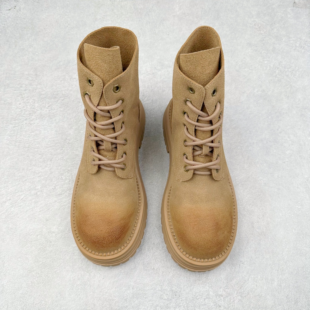 图片[2]-Miu Miu Biker Leather Boots 机车系列中帮潮流时装女士机车风休闲厚底马丁沙漠工装靴 MiuMiu缪缪 新品纯原级别发售# 硬控10秒大黄靴是整个秋冬穿搭灵魂 微翘大头鞋上脚超级显瘦 平底鞋脚感很软很轻不板脚 #增高5CM但完全不重 #头层麂皮绒材质 #可外翻两穿马丁靴 两种风格 #渐变做旧效果 尺码：35 36 37 38 39 40 41 三色可选：黄色 黑色 棕色-选品中心