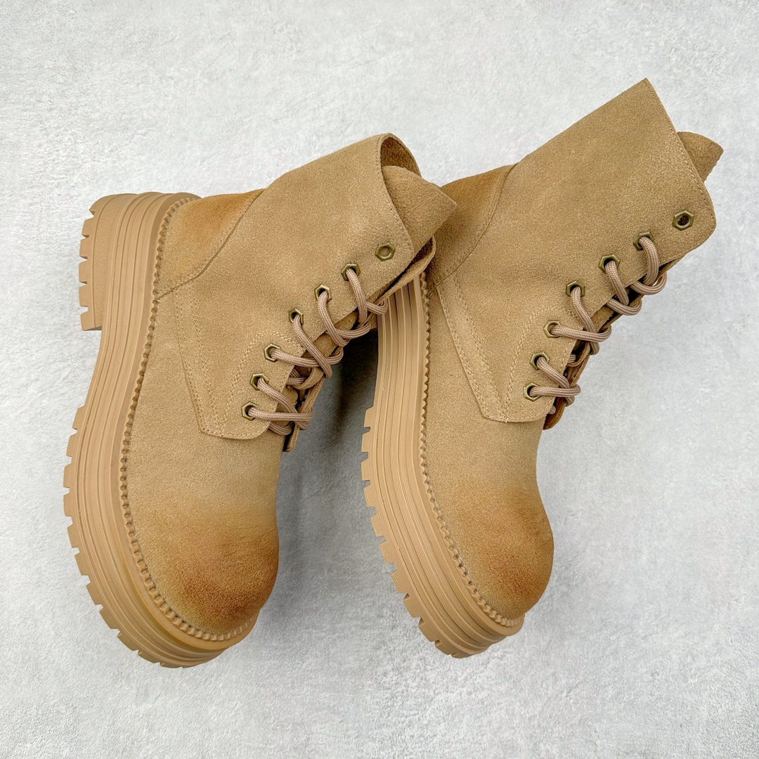 图片[3]-Miu Miu Biker Leather Boots 机车系列中帮潮流时装女士机车风休闲厚底马丁沙漠工装靴 MiuMiu缪缪 新品纯原级别发售# 硬控10秒大黄靴是整个秋冬穿搭灵魂 微翘大头鞋上脚超级显瘦 平底鞋脚感很软很轻不板脚 #增高5CM但完全不重 #头层麂皮绒材质 #可外翻两穿马丁靴 两种风格 #渐变做旧效果 尺码：35 36 37 38 39 40 41 三色可选：黄色 黑色 棕色-选品中心